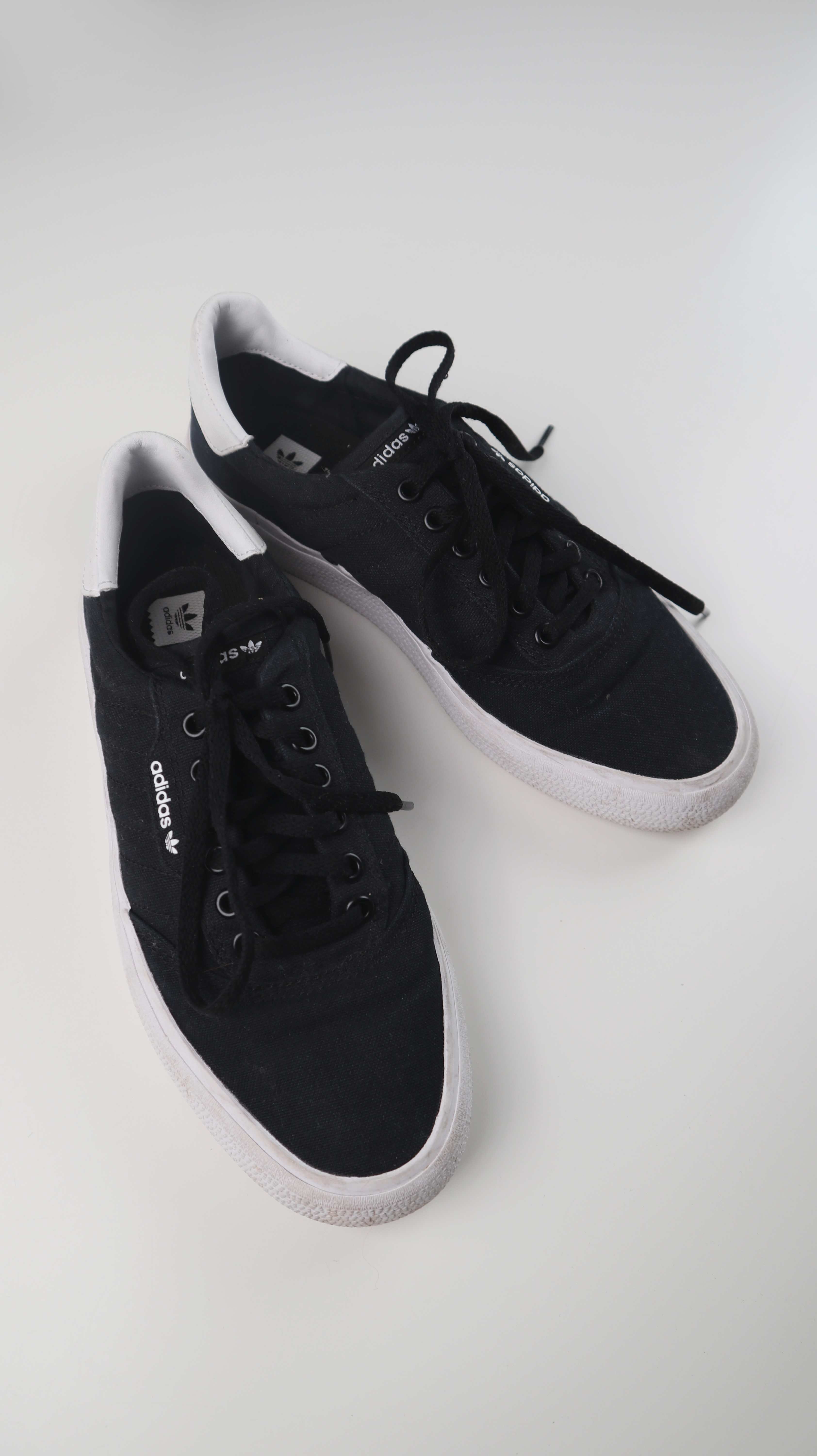 Adidas Sneaker Turnschuhe schwarz weiß 40 2/3 Schnürer