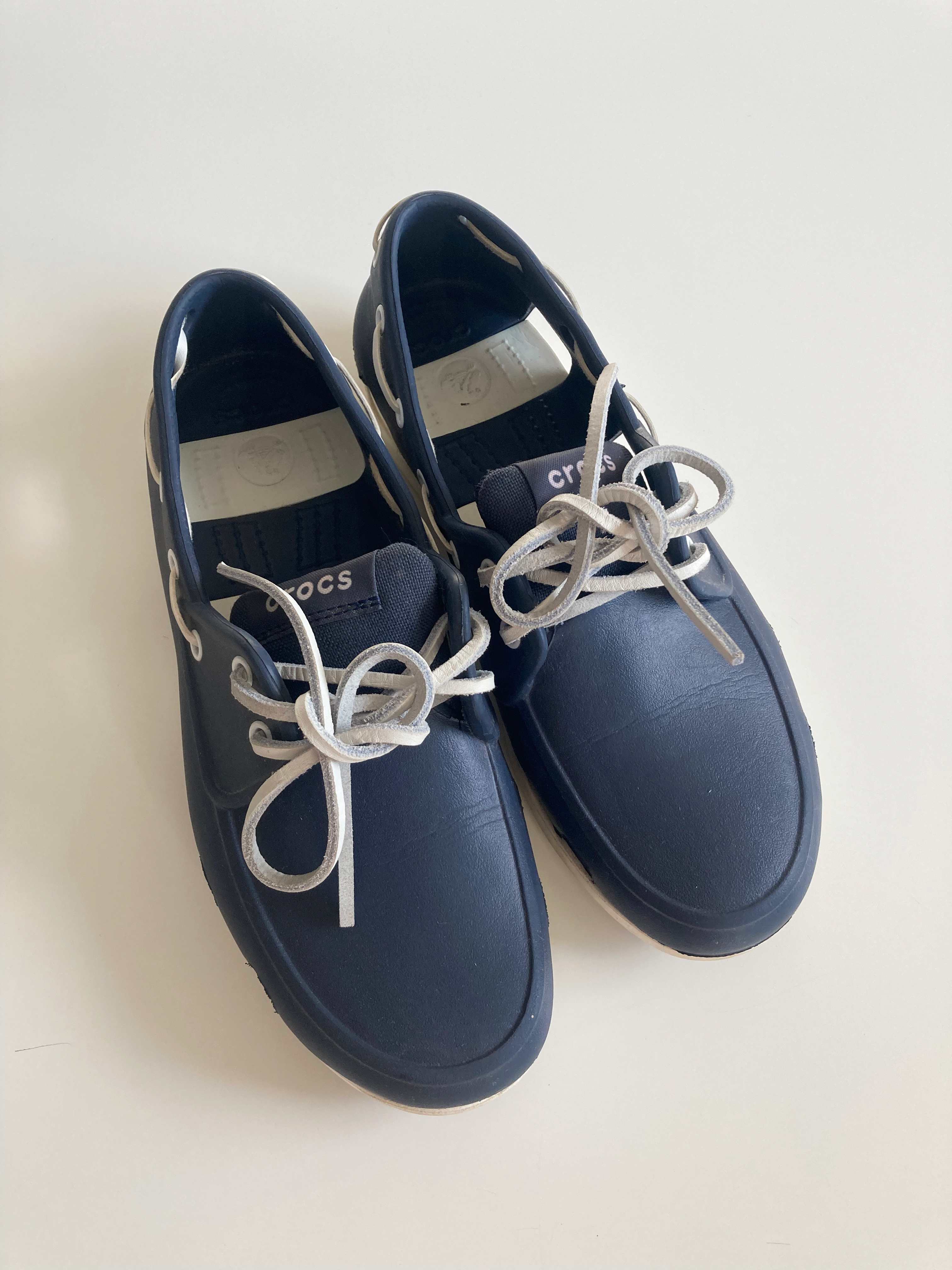 Crocs Schuhe Slipper blau Loafer Mokassins Kunststoff 42 dunkelblau