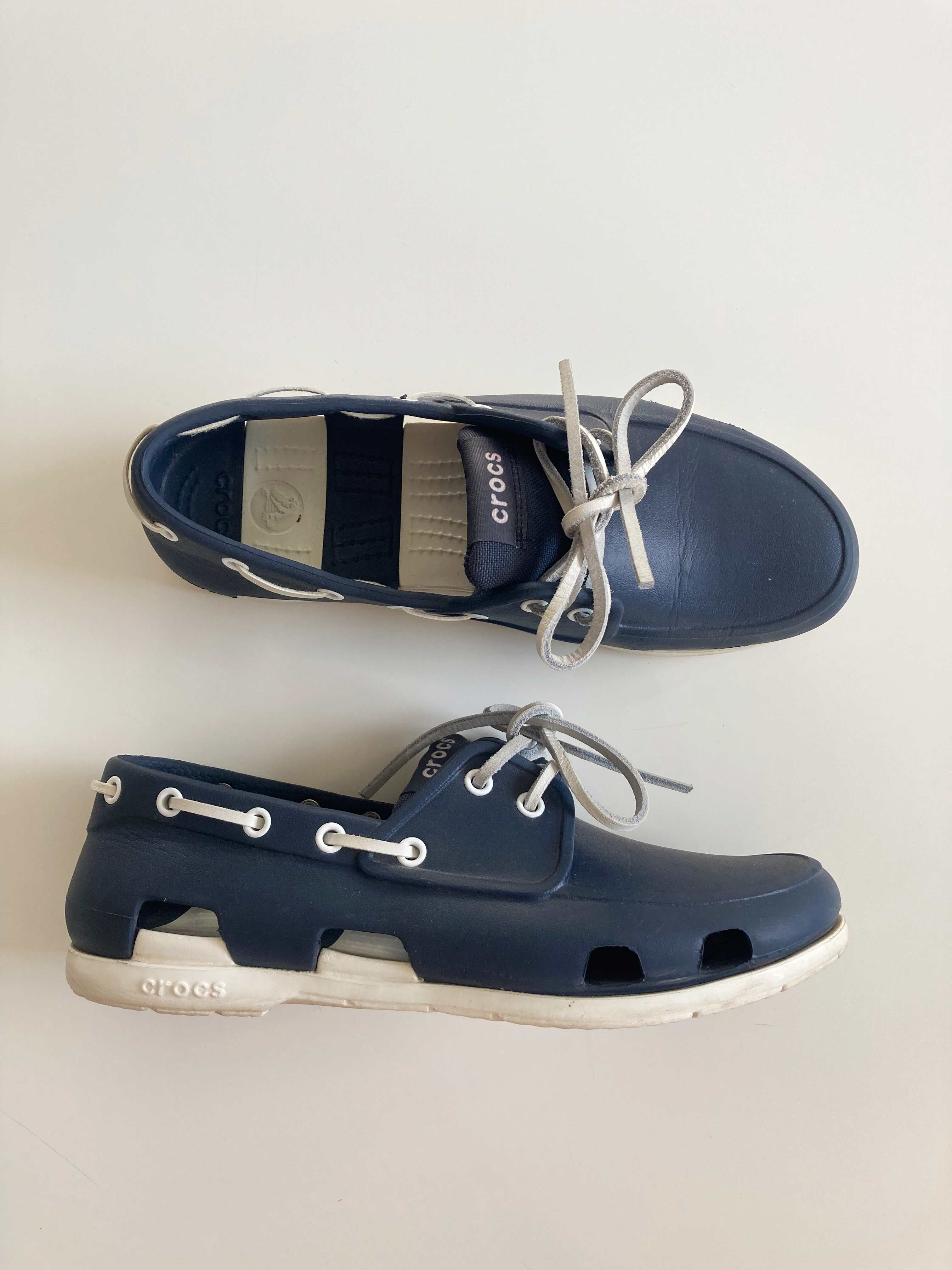 Crocs Schuhe Slipper blau Loafer Mokassins Kunststoff 42 dunkelblau