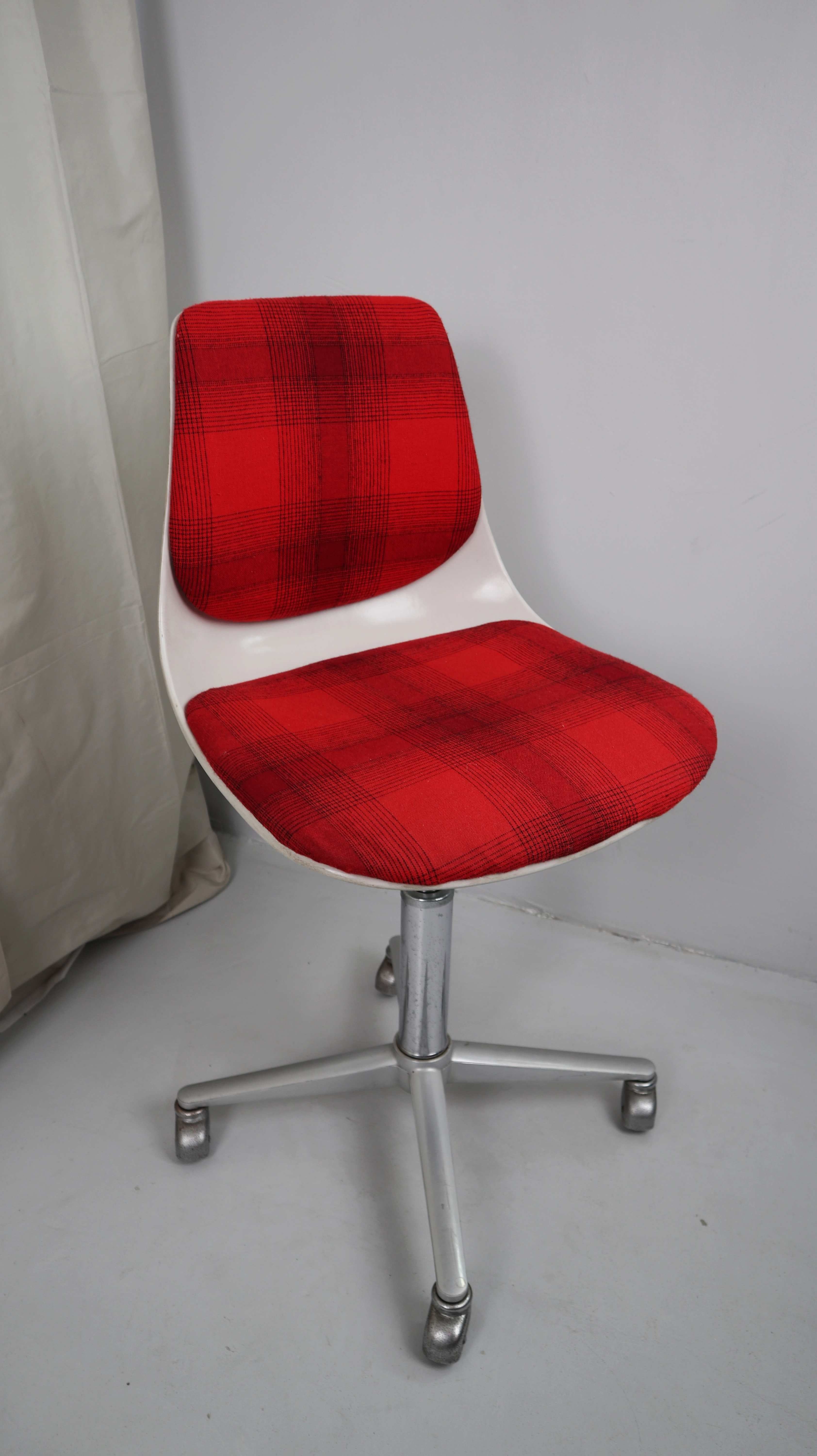 Wilkhahn Sitzmöbel Original Drehstuhl Schreibtischstuhl rot weiß Bürostuhl
