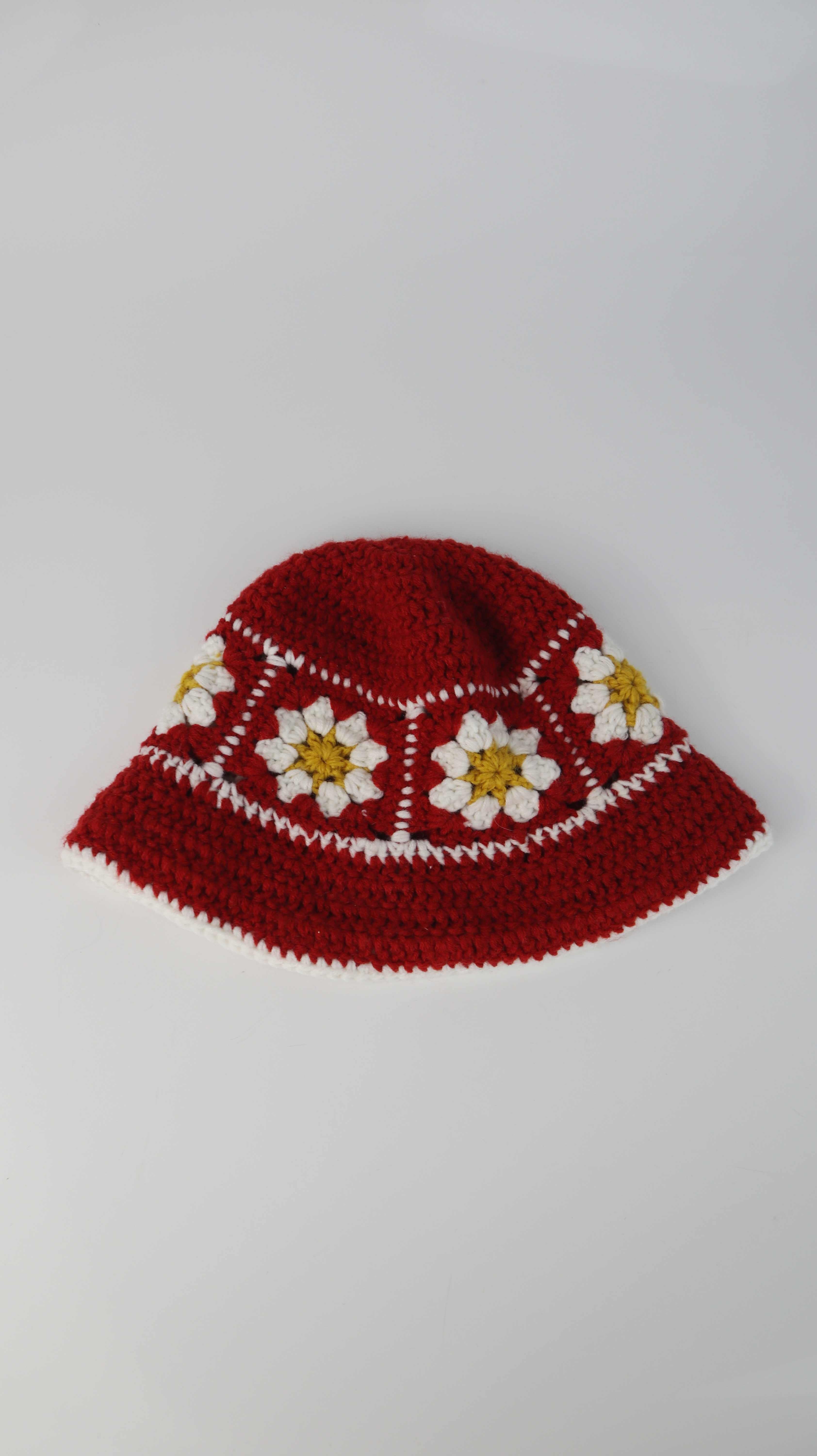 Kappe Mütze Hut Häkelhut rot weiß Blumen Strickmütze selfmade