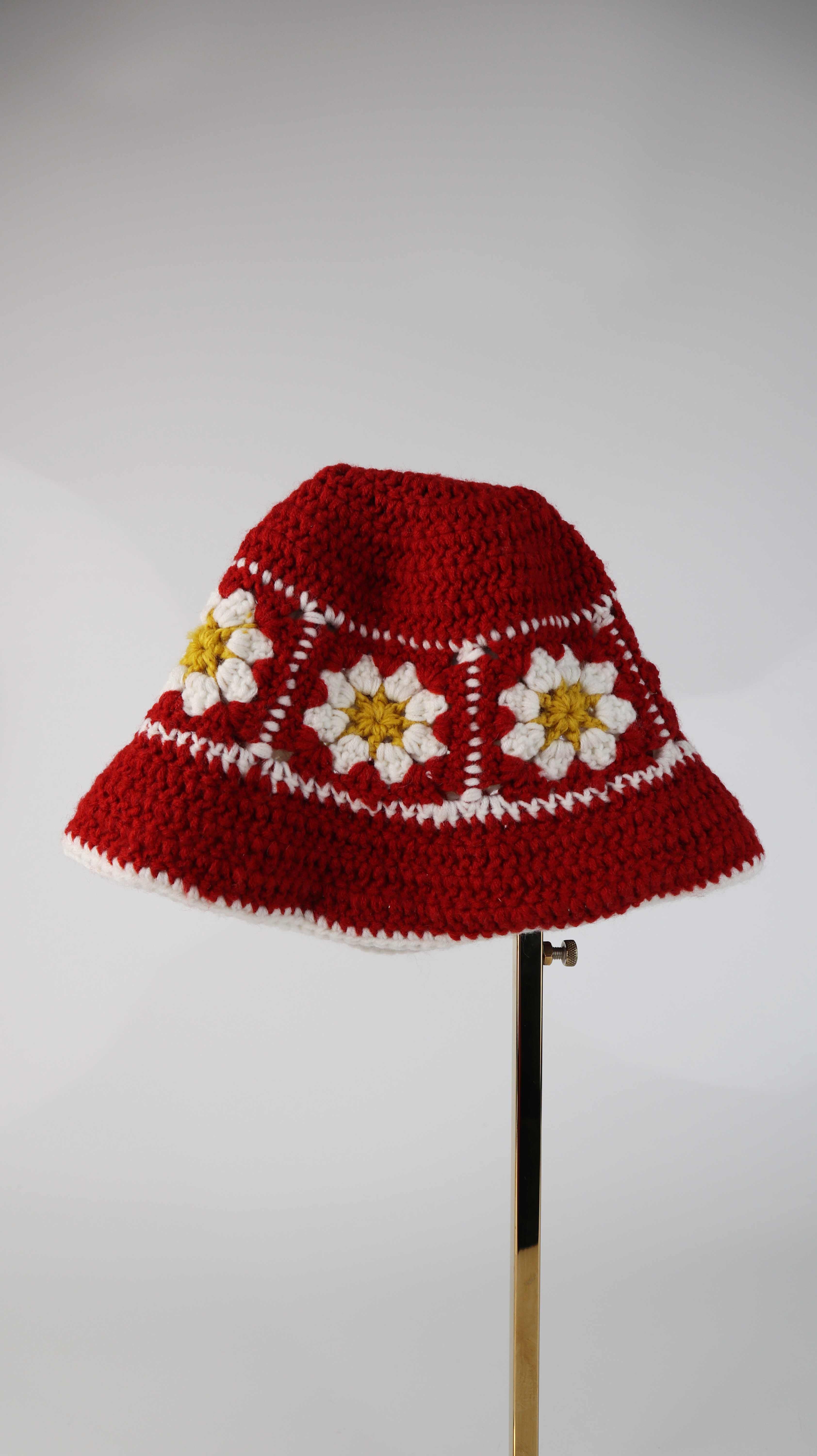 Kappe Mütze Hut Häkelhut rot weiß Blumen Strickmütze selfmade