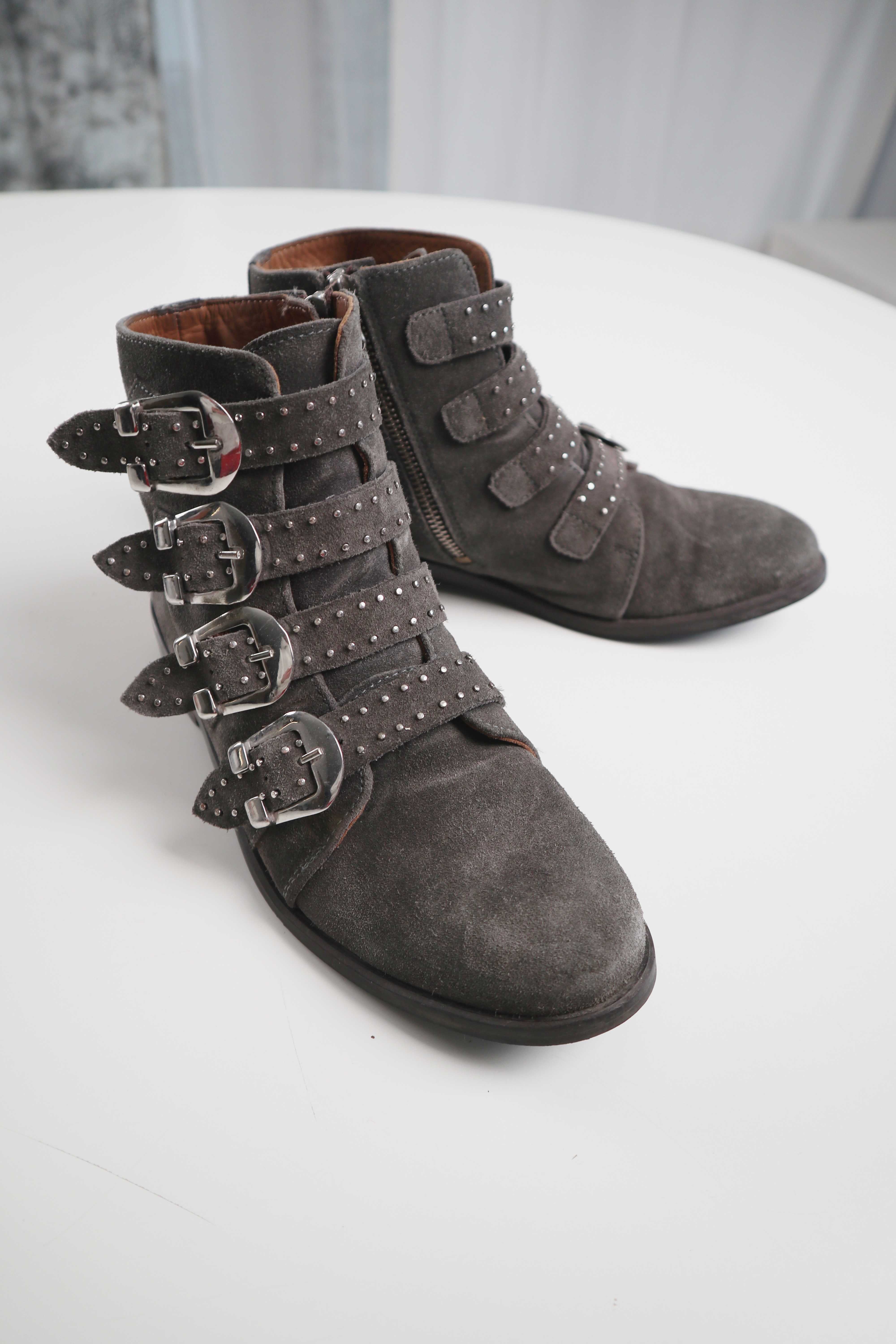 Kare Stiefeletten Grau Wildleder 37 Stiefel Schnallen Design