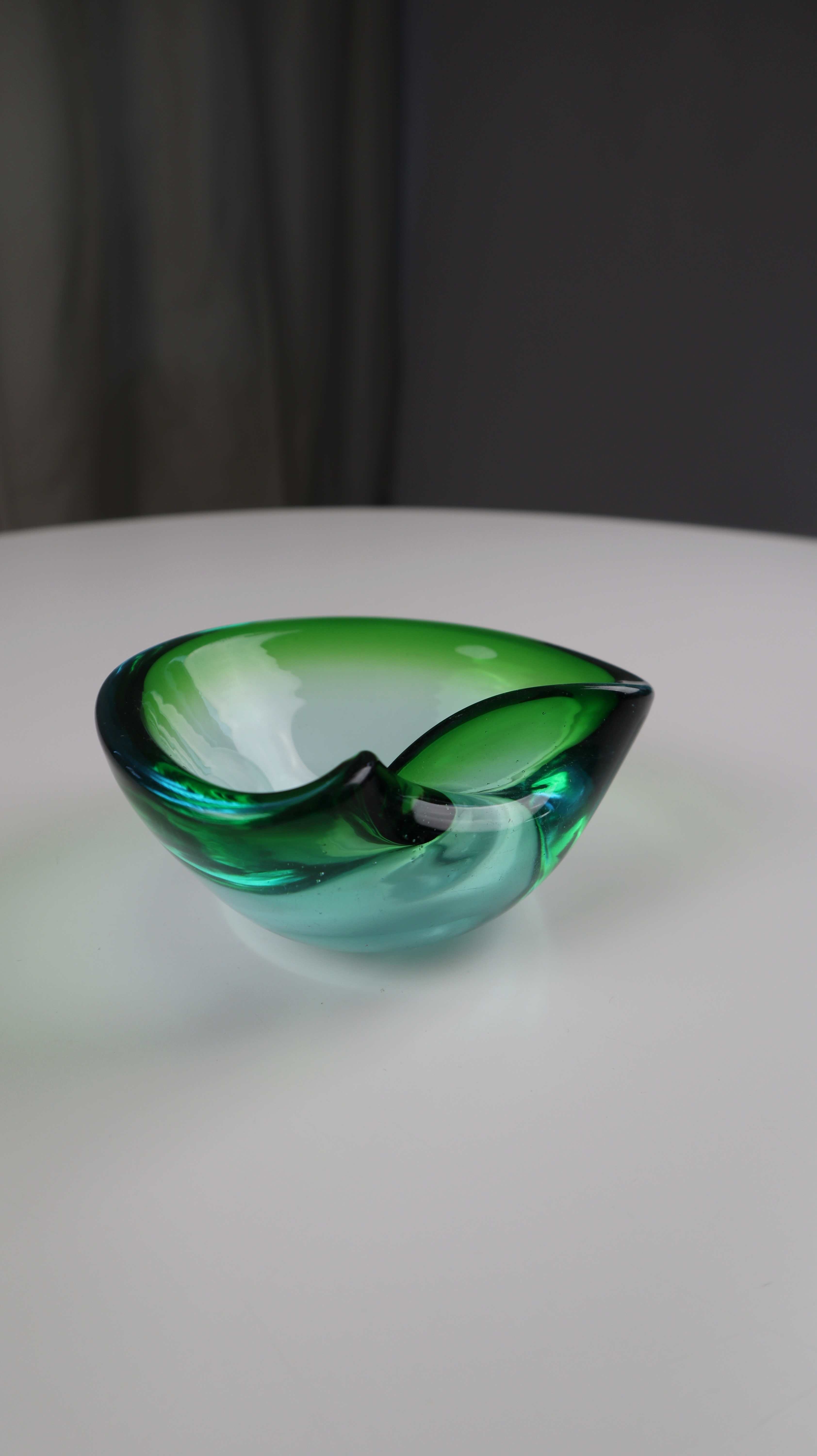 Grüner mid century Aschenbecher Muranoglas grün blau Handgeblasen