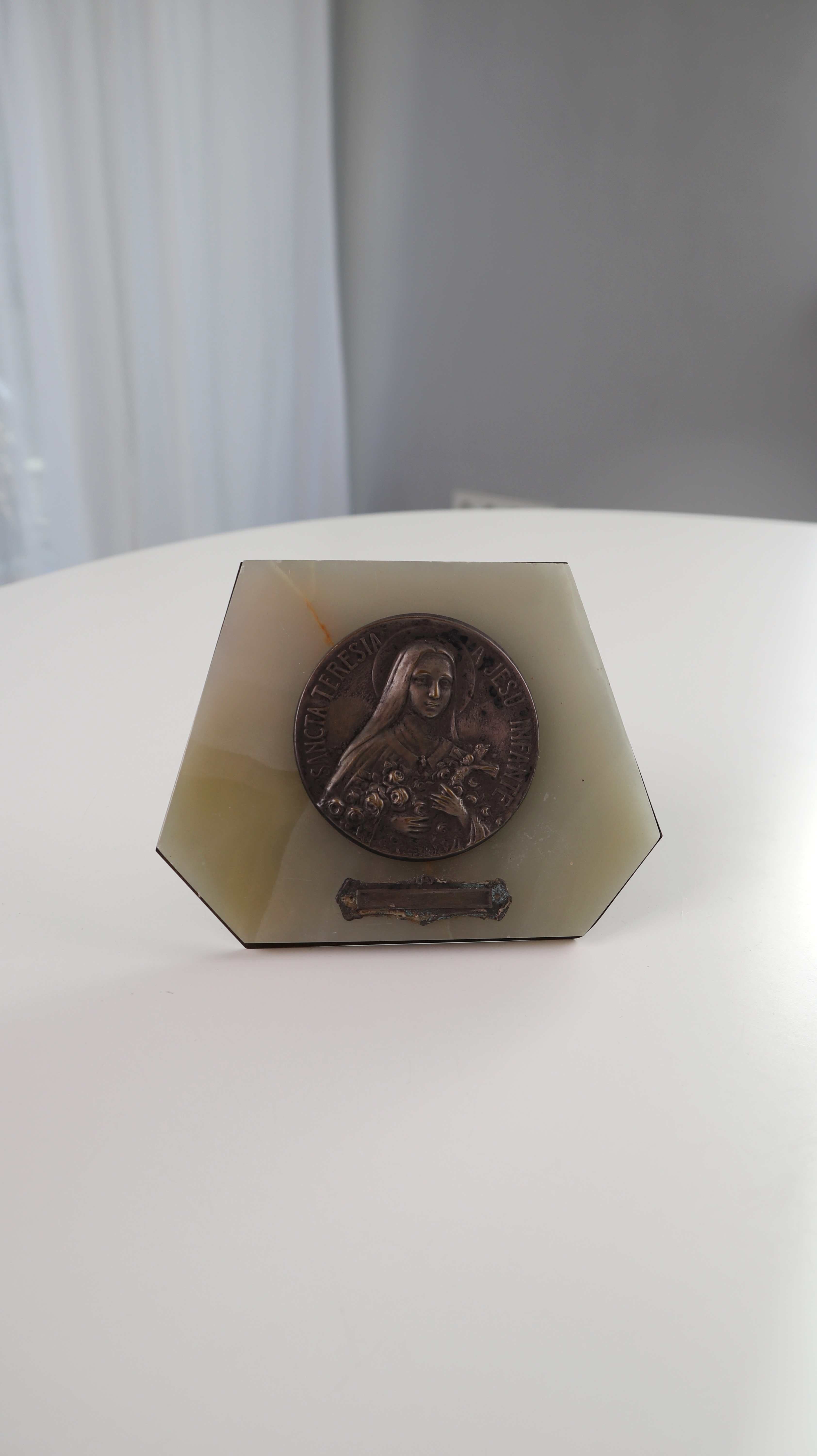 Emblem St. Theresia Aufsteller made in Frankreich Stein Metall Bronzemedaille