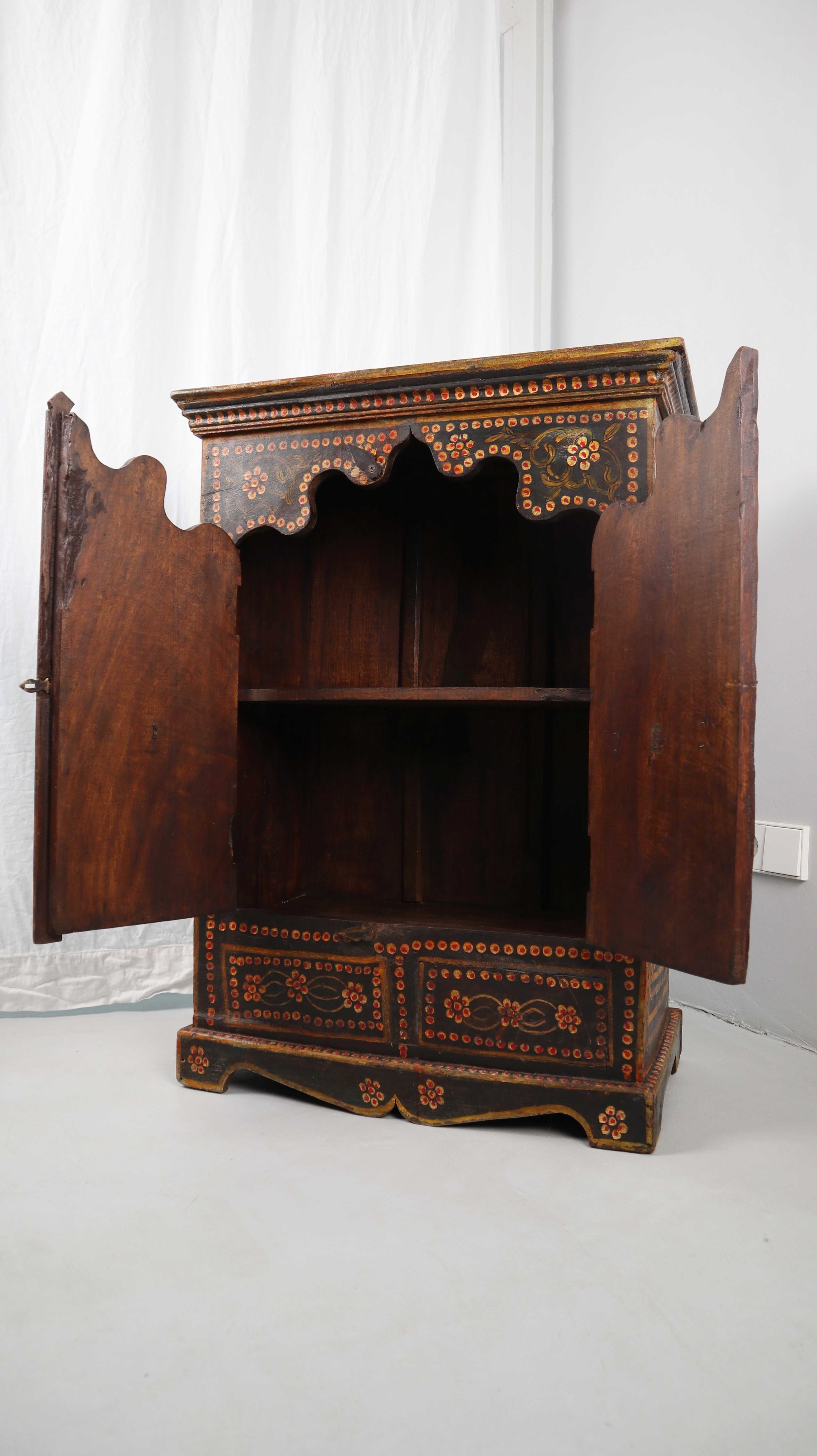 Indischer Schrank Kommode Kleiderschrank Flurschrank handbemalt Antik