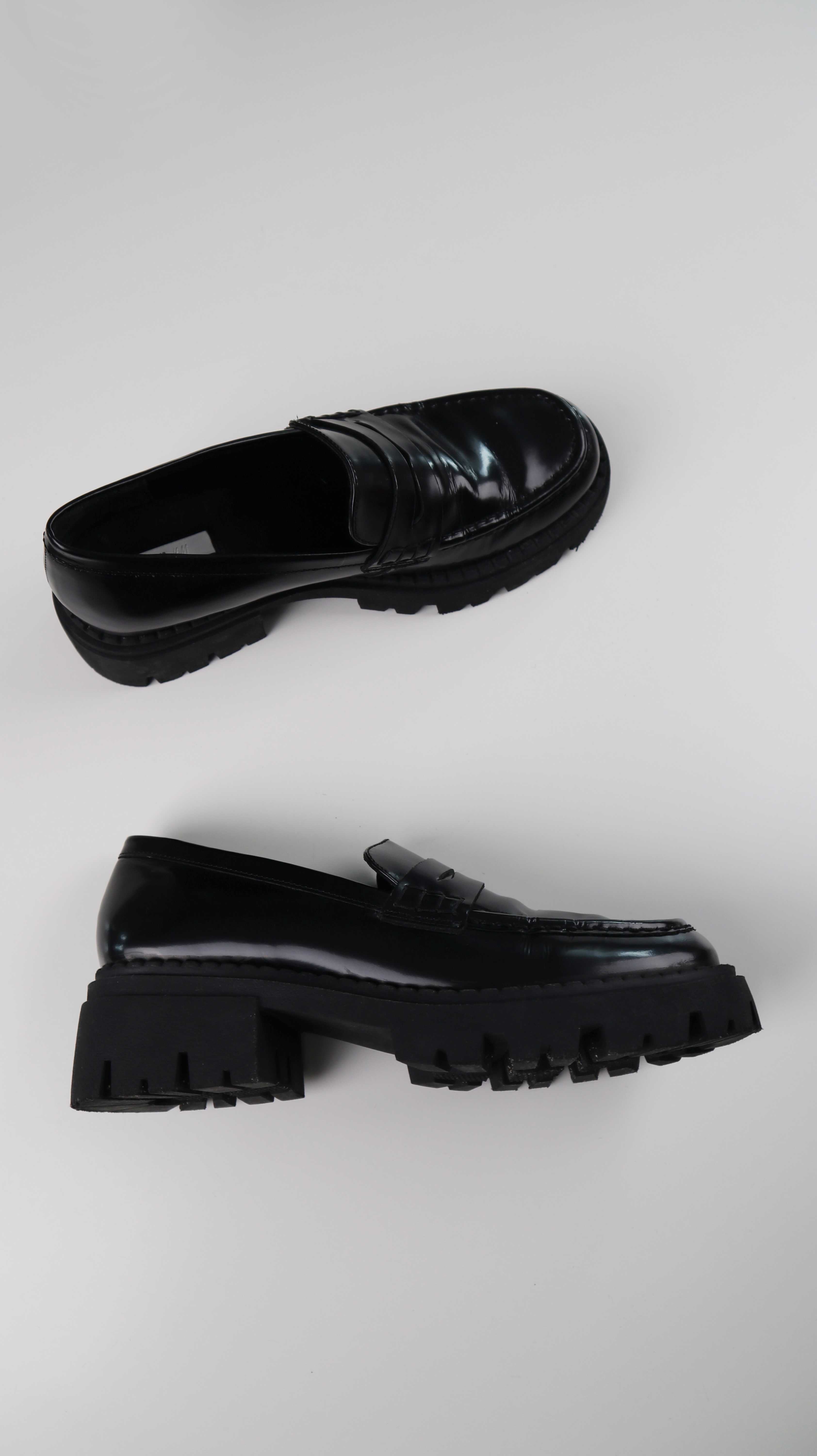 H&M Loafer Slipper schwarz Lackleder Halbschuhe 41 Lederslipper Mokassins