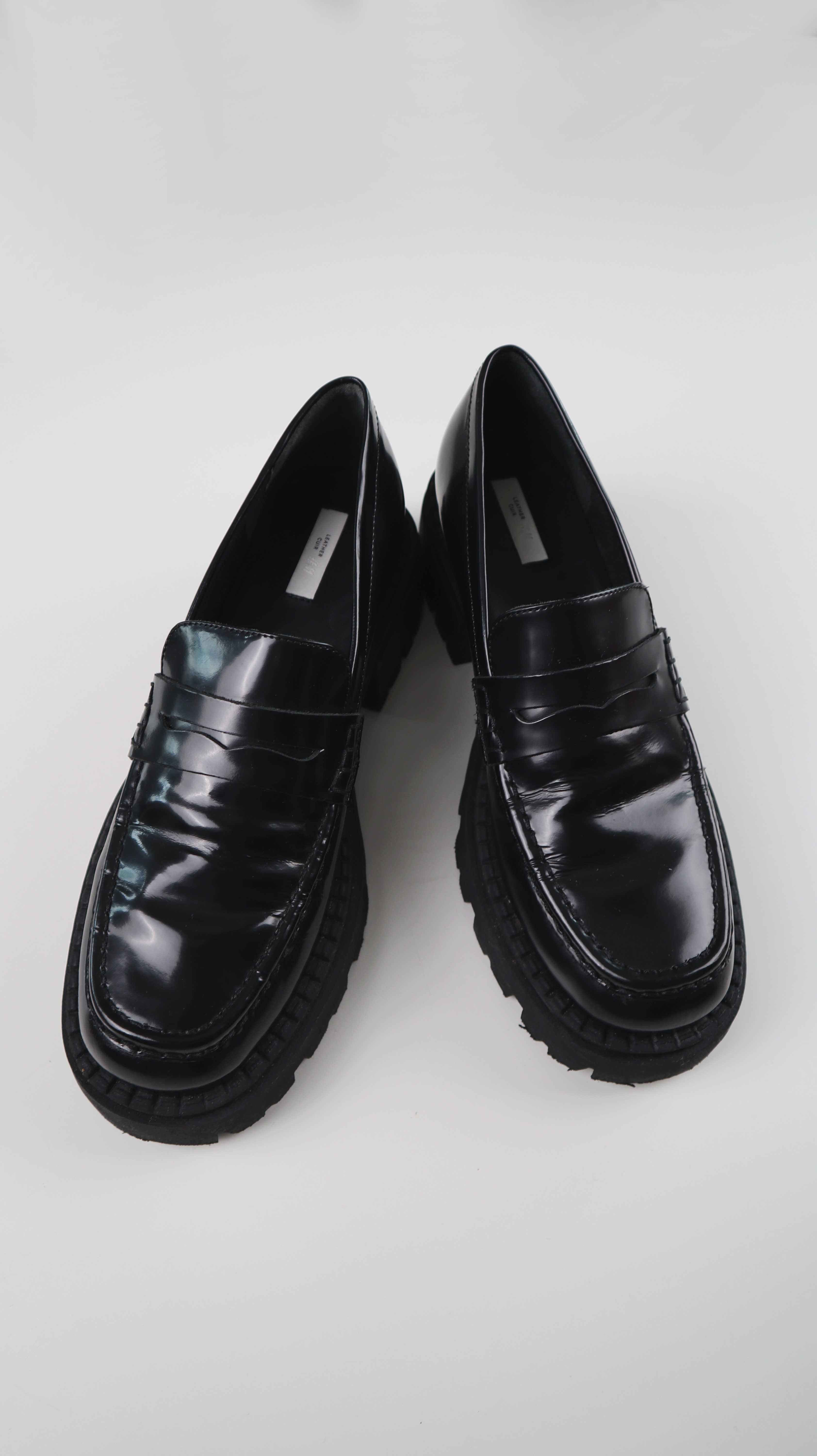 H&M Loafer Slipper schwarz Lackleder Halbschuhe 41 Lederslipper Mokassins