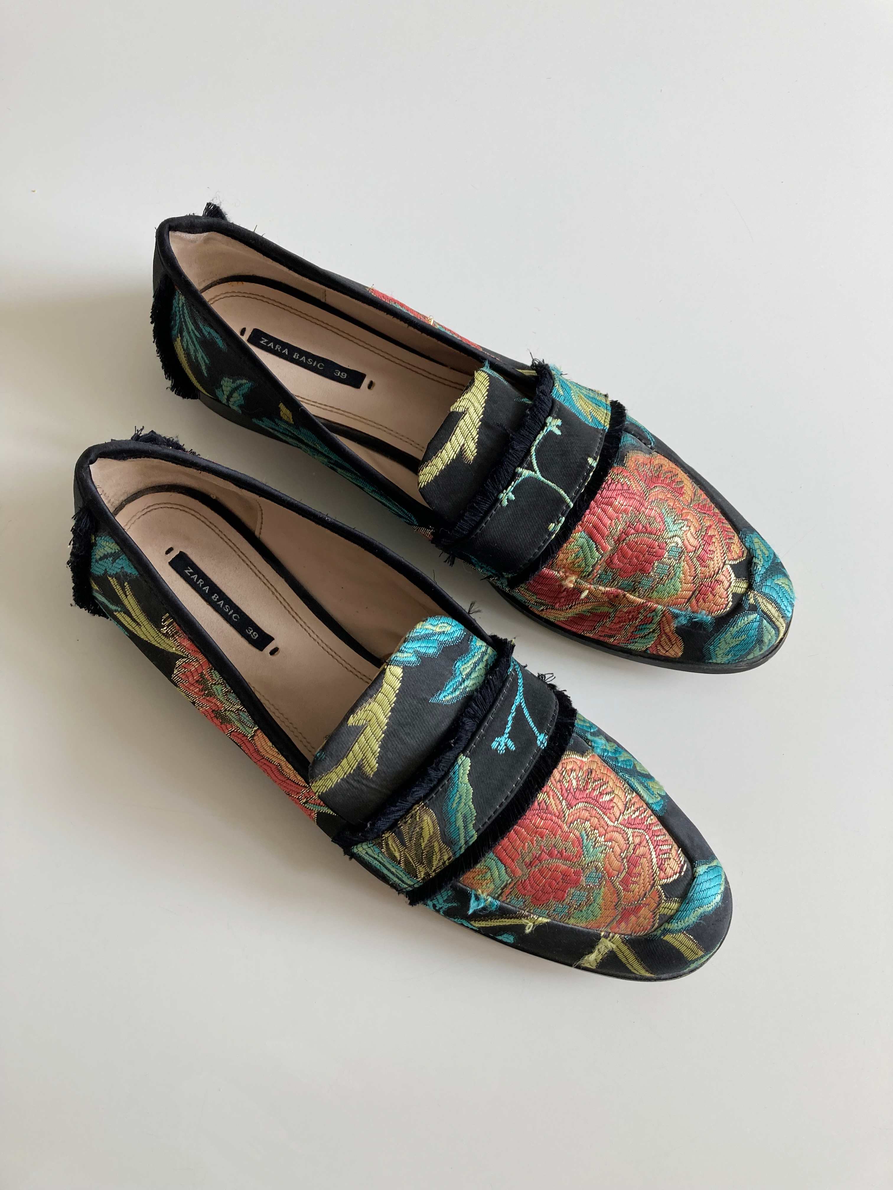 Zara Basic Slipper Loafer Schwarz 39 bestickt mandelförmig Ballerinas