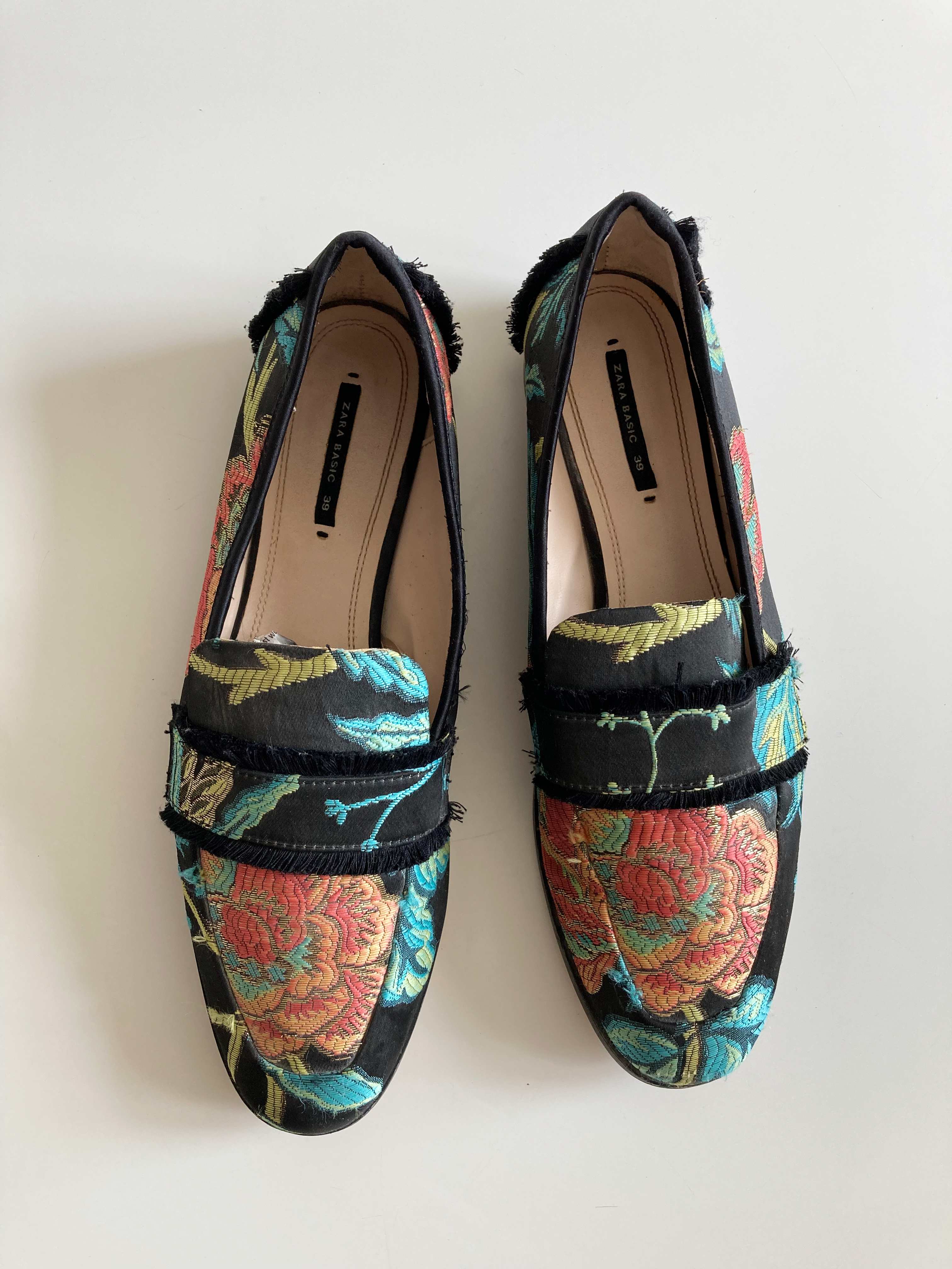 Zara Basic Slipper Loafer Schwarz 39 bestickt mandelförmig Ballerinas