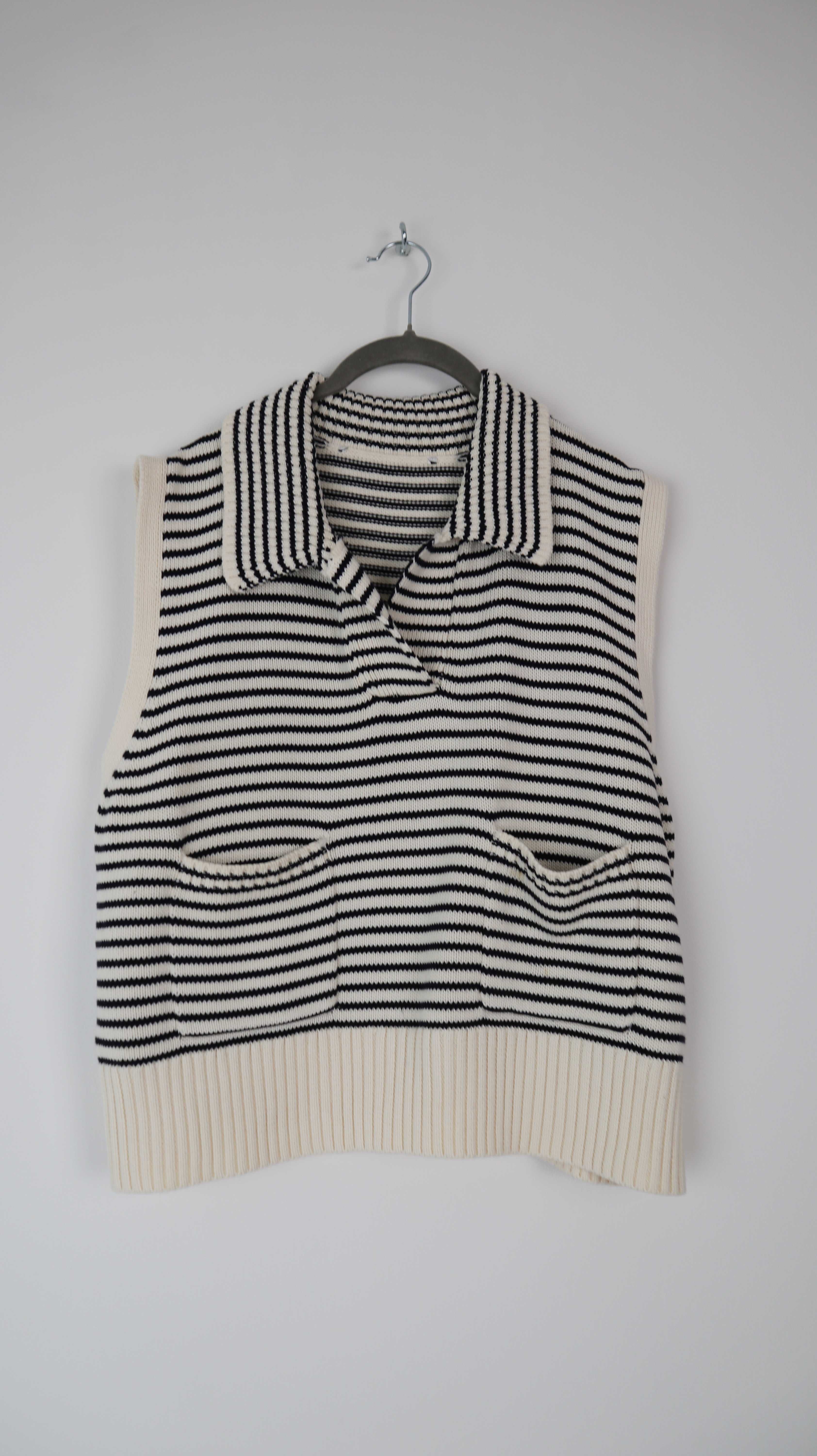 Zara Shirt Oberteil Strickshirt gestreift schwarz weiß 38 M ärmellos