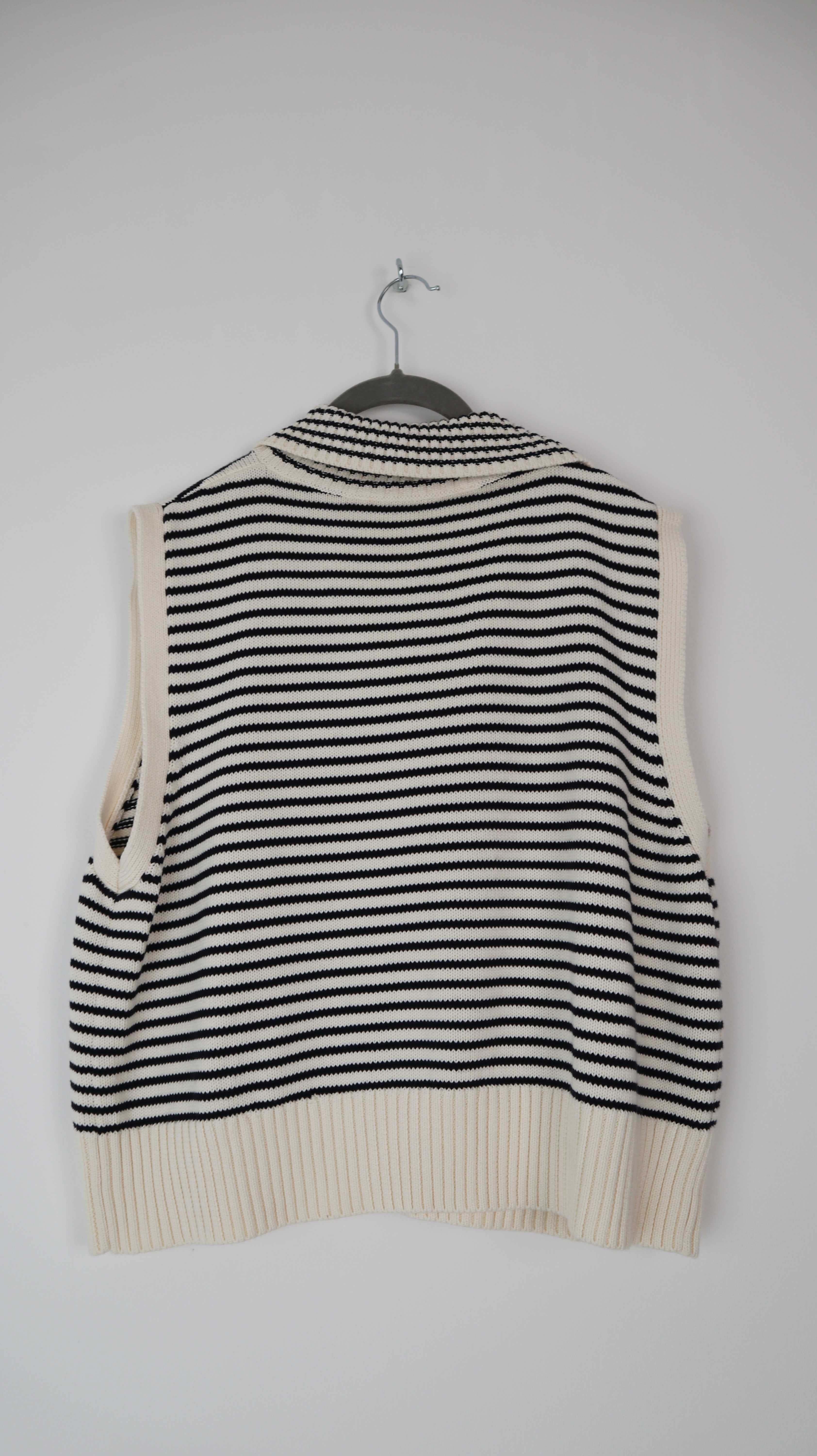 Zara Shirt Oberteil Strickshirt gestreift schwarz weiß 38 M ärmellos