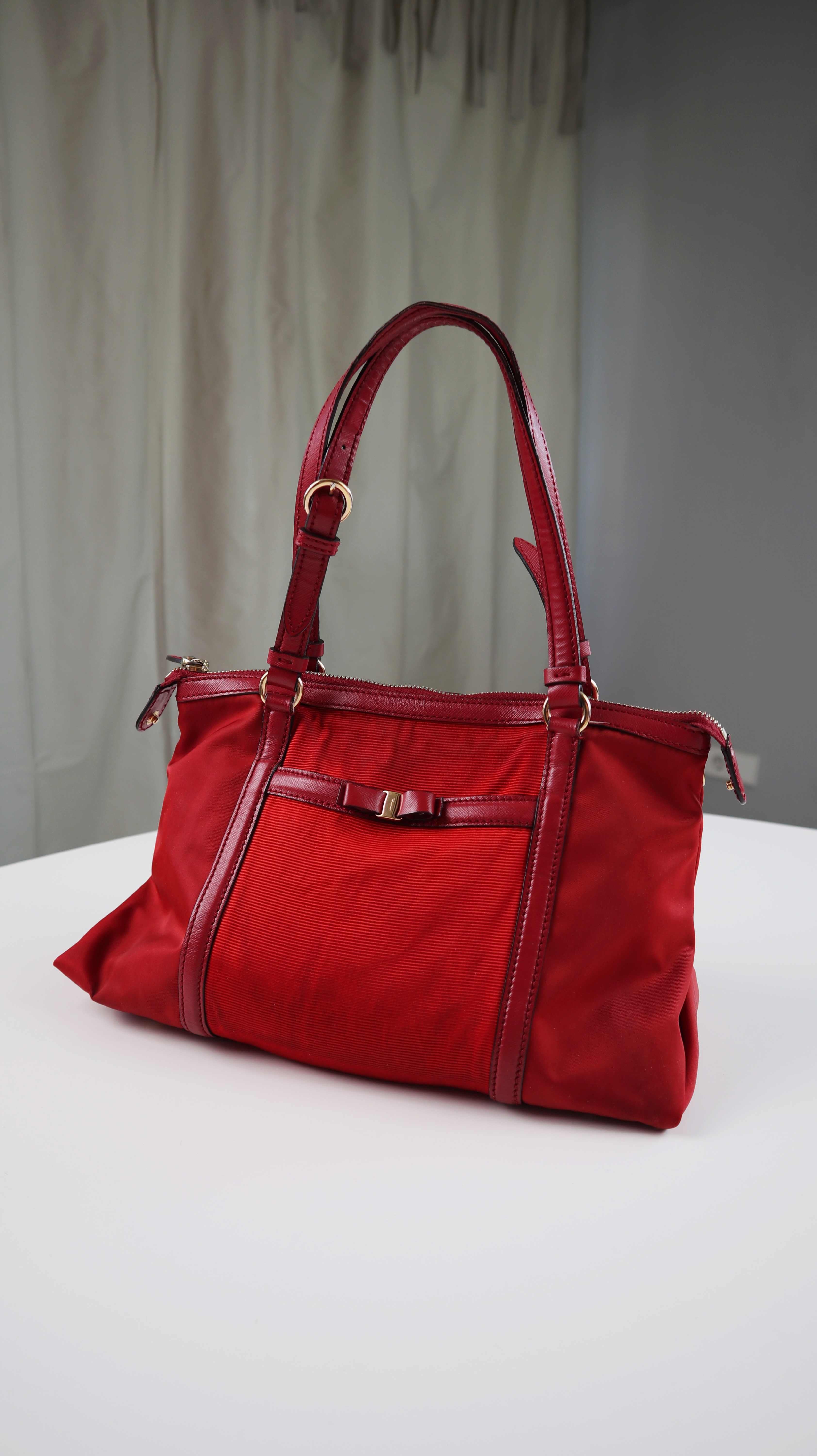 Salvatore Ferragamo Tasche Handtasche rot Minitasche Dunkelrot