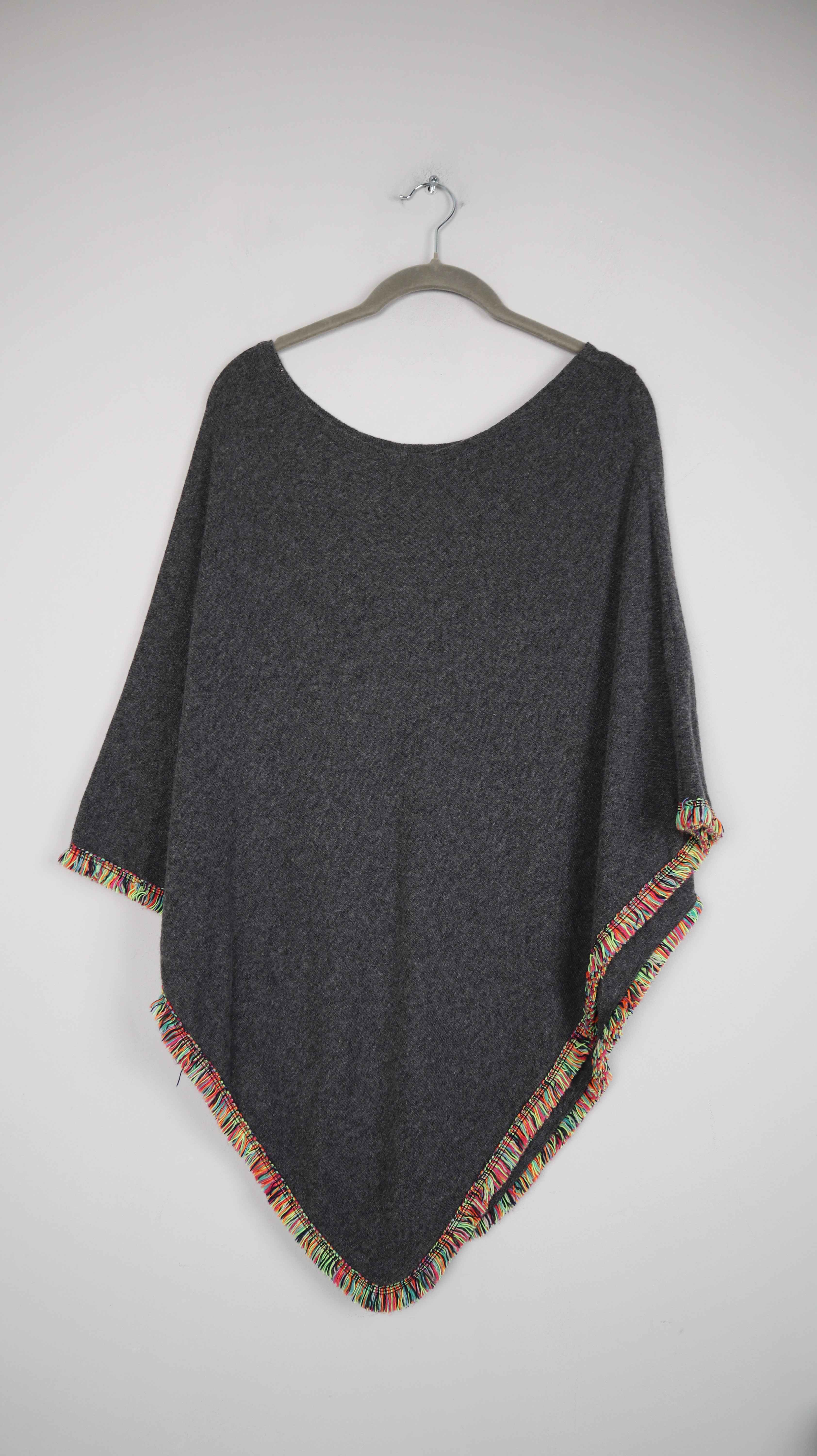 Zwillingsherz Poncho Grau Fransen Cape Wollponcho Überwurf