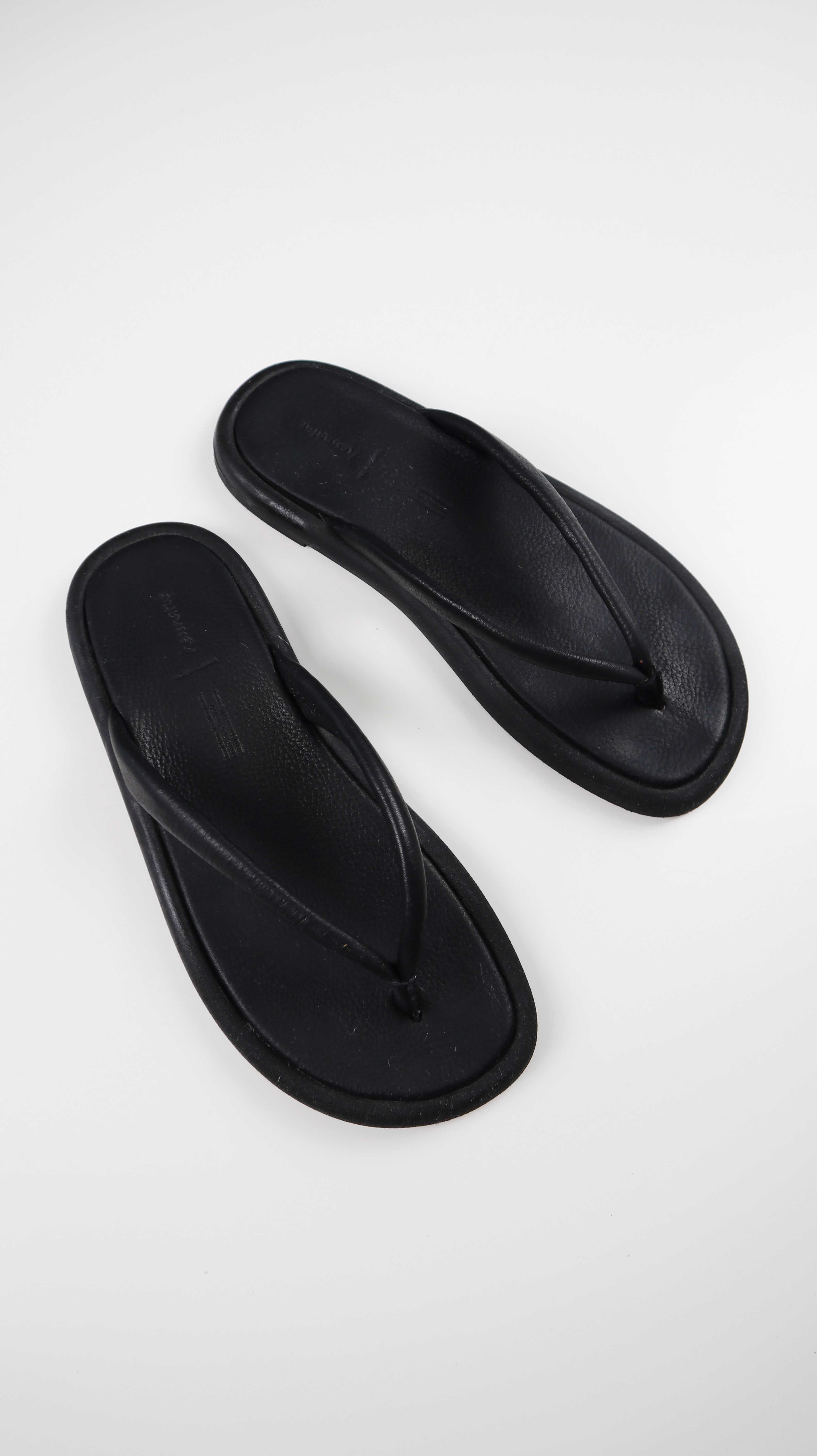 Hessnatur Flip Flops schwarz Leder 39 Slipper Loafer Sandalen Latschen
