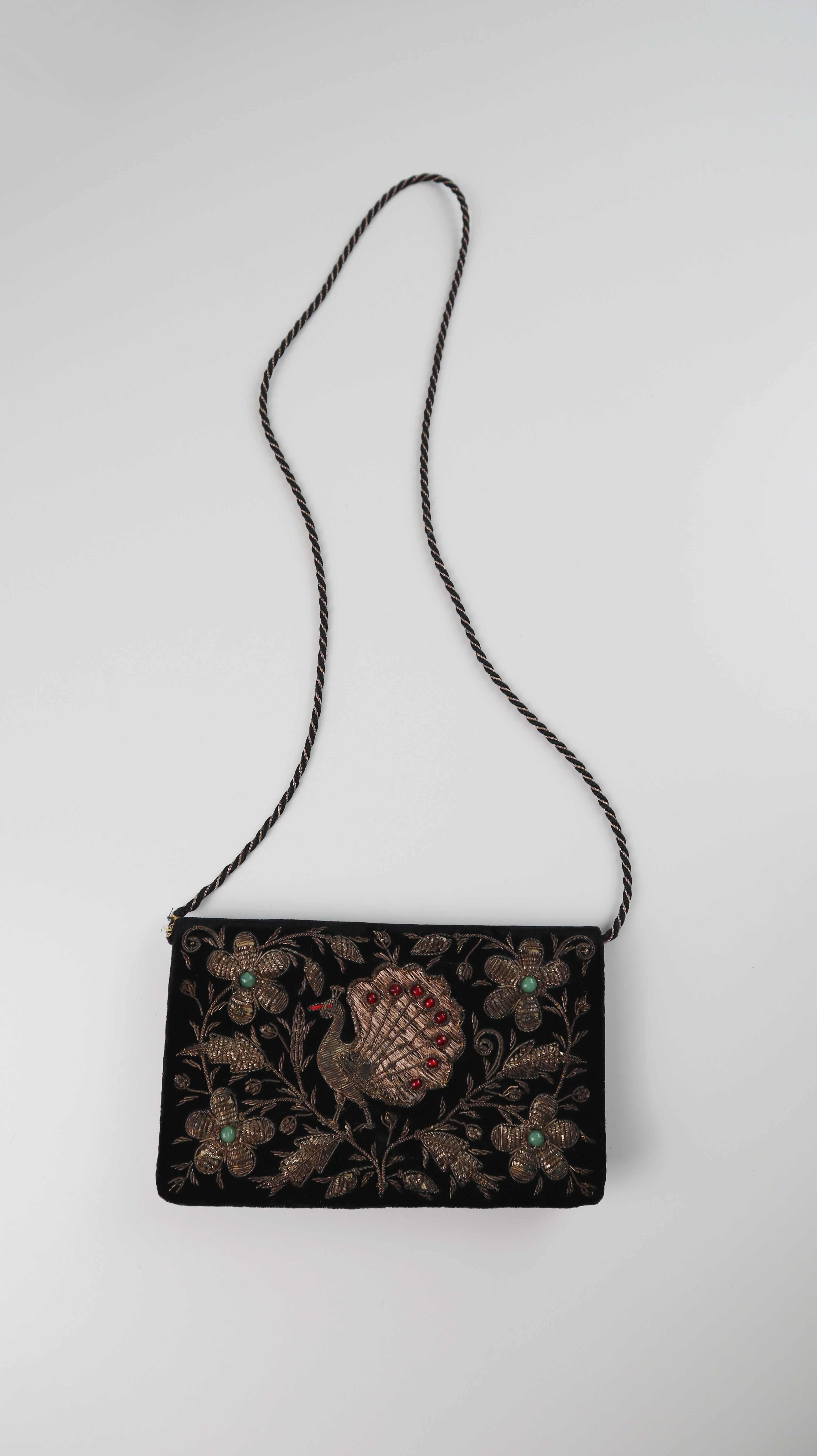 True Vintage Tasche Handtasche Jugenstil bestickt Gold schwarz Samt Samttasche