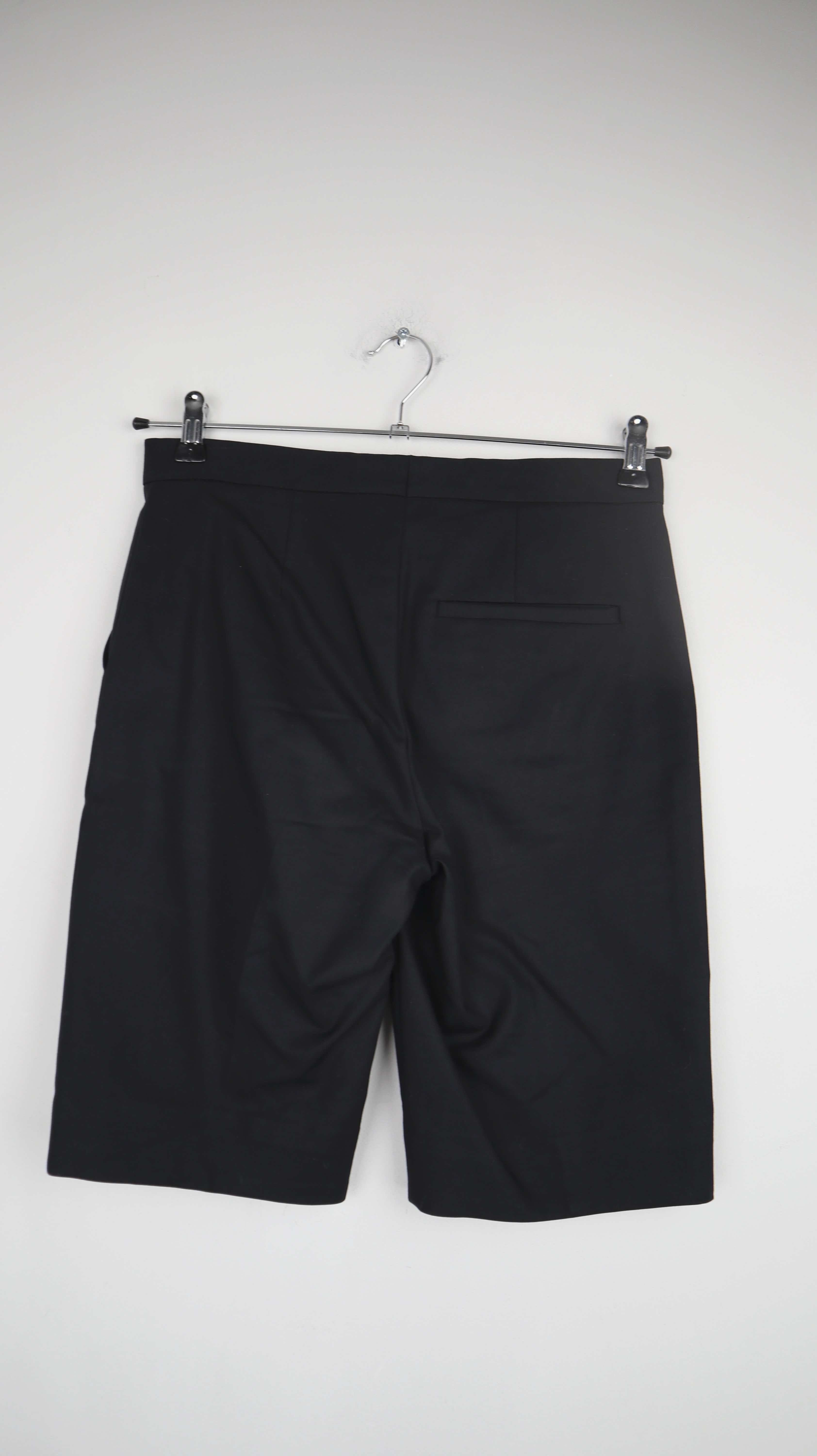 COS Shorts Hose schwarz 34 XS kurze Hose midi basic grafisch