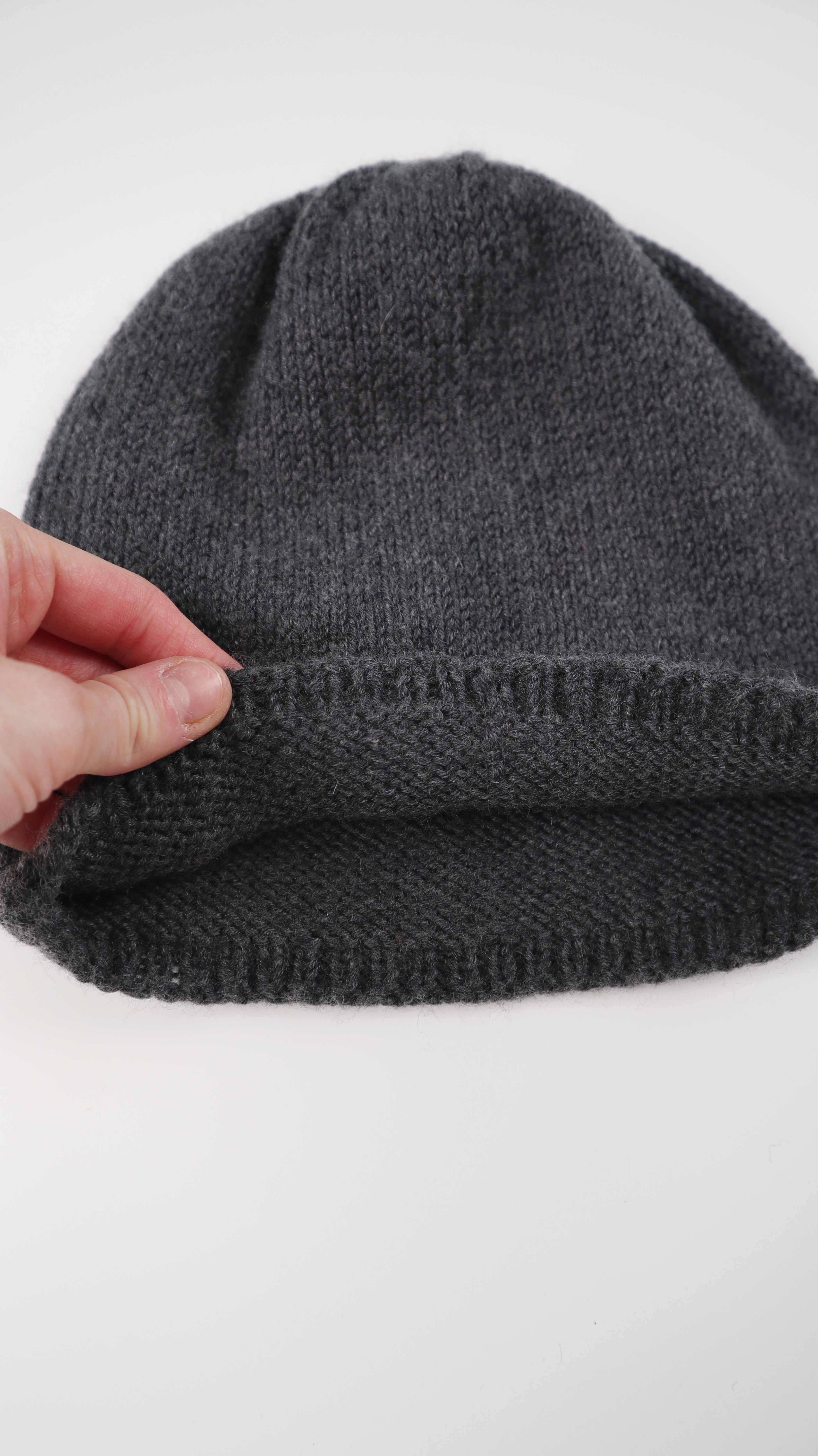 Mütze Wollmütze grau Dunkelgrau Wolle gestrickt handmade selbstgestrickt