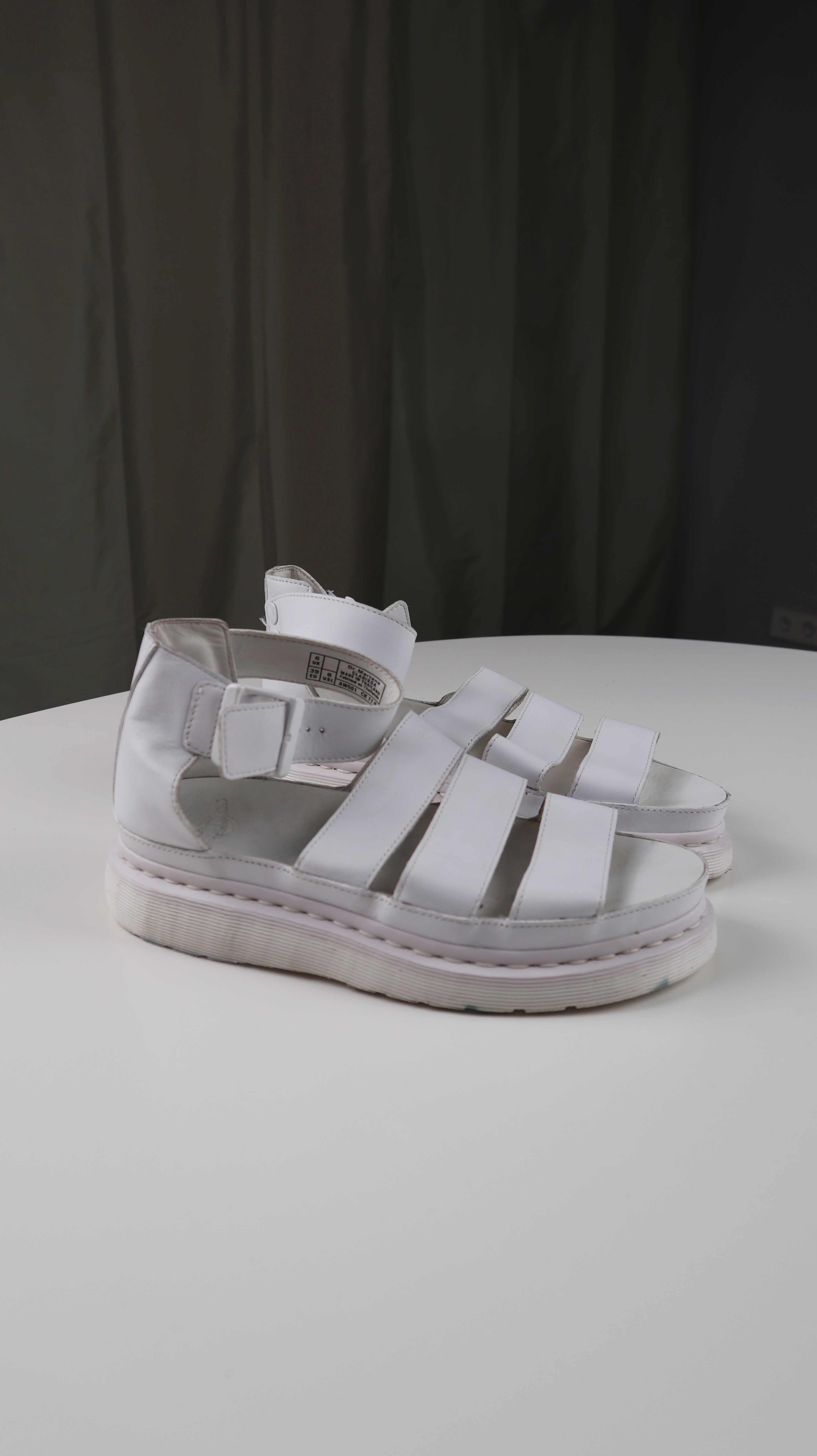 Dr. Martens Sandalen Weiß Slipper 39 Römersandalen