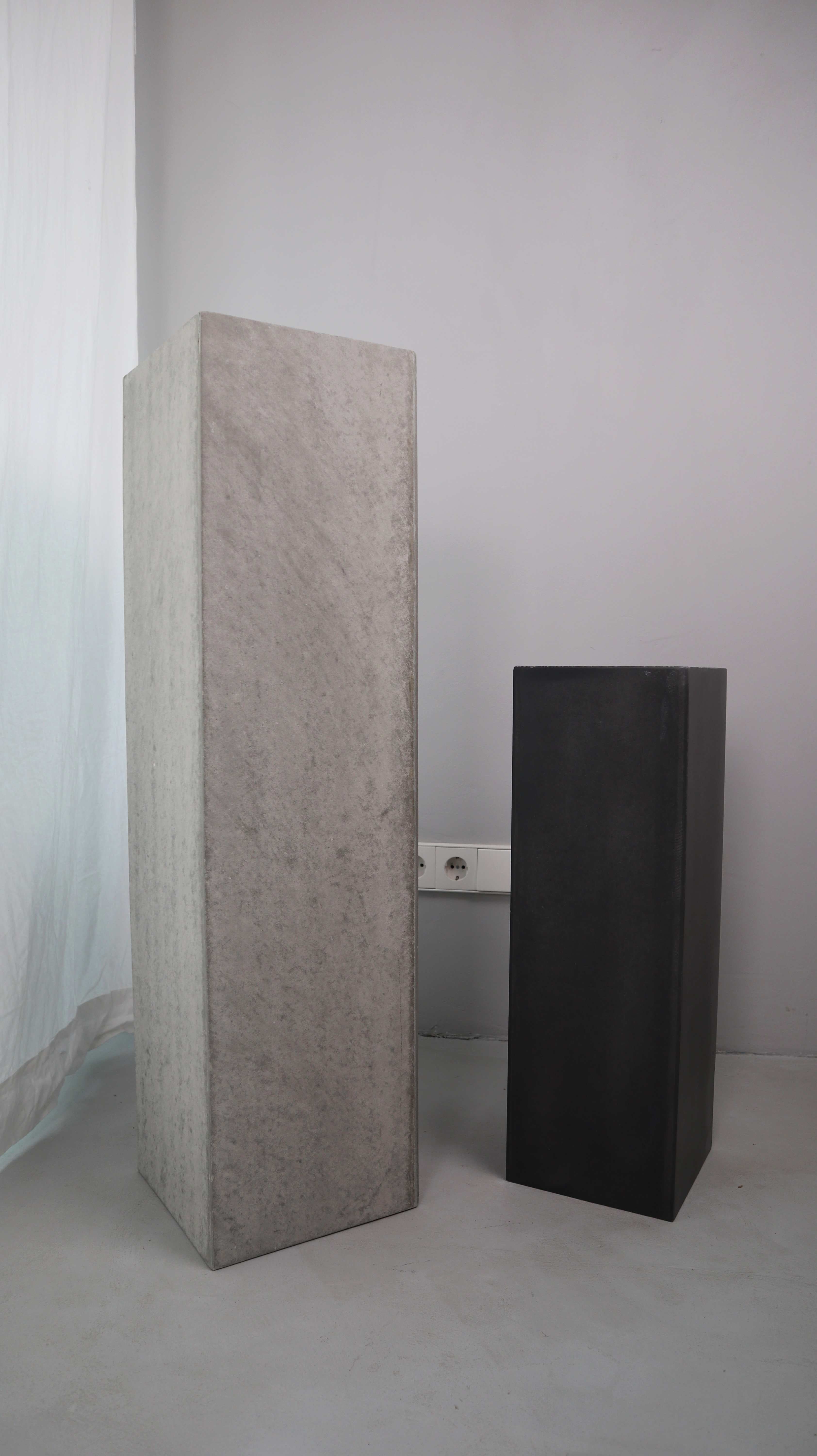 Impressionen Betonpfeiler Türdekoration Blumentöpfe Blumenständer