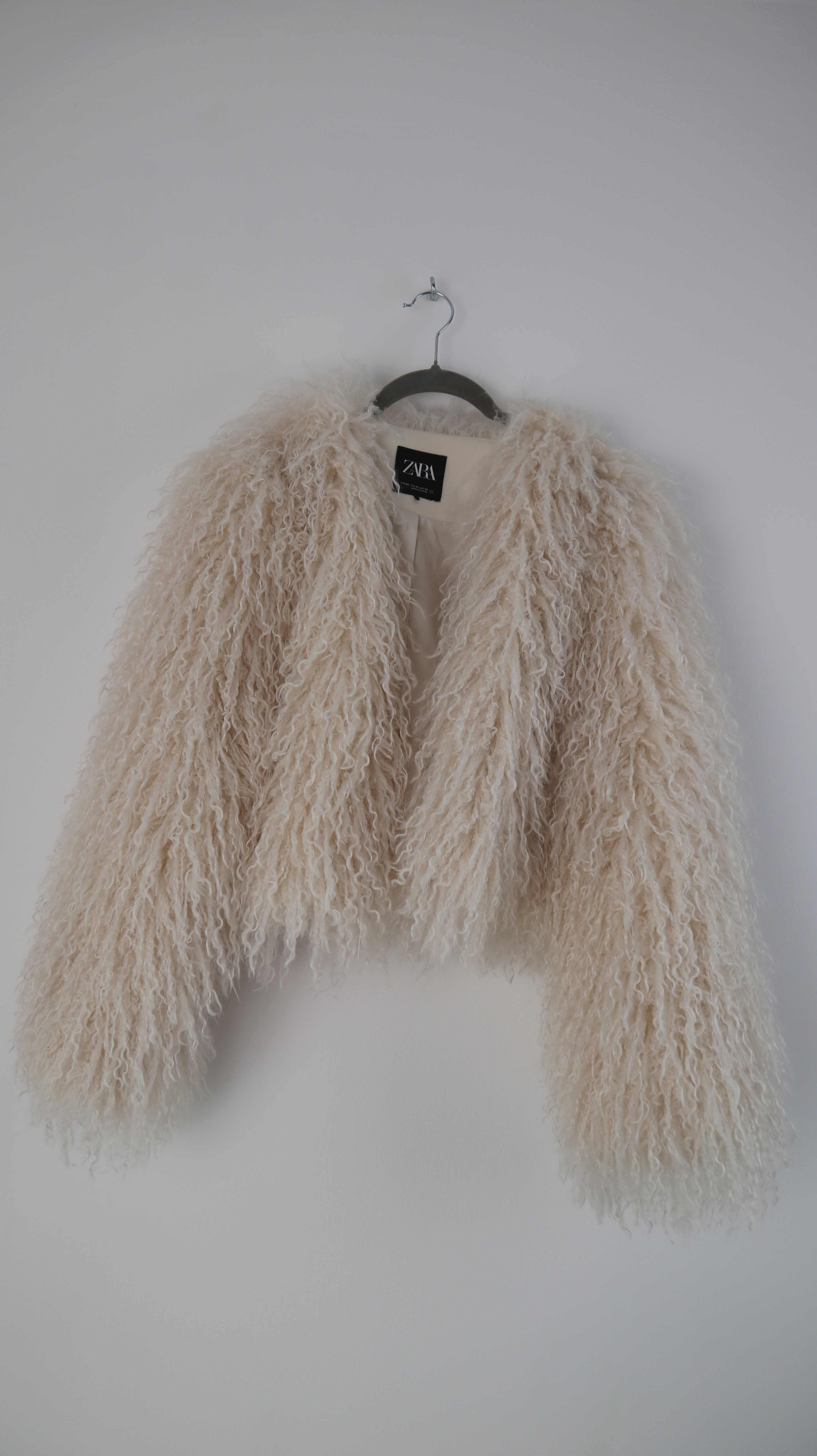 Zara Jacke XS Creme Felljacke Kunstfelljacke Cremeweiß flauschig