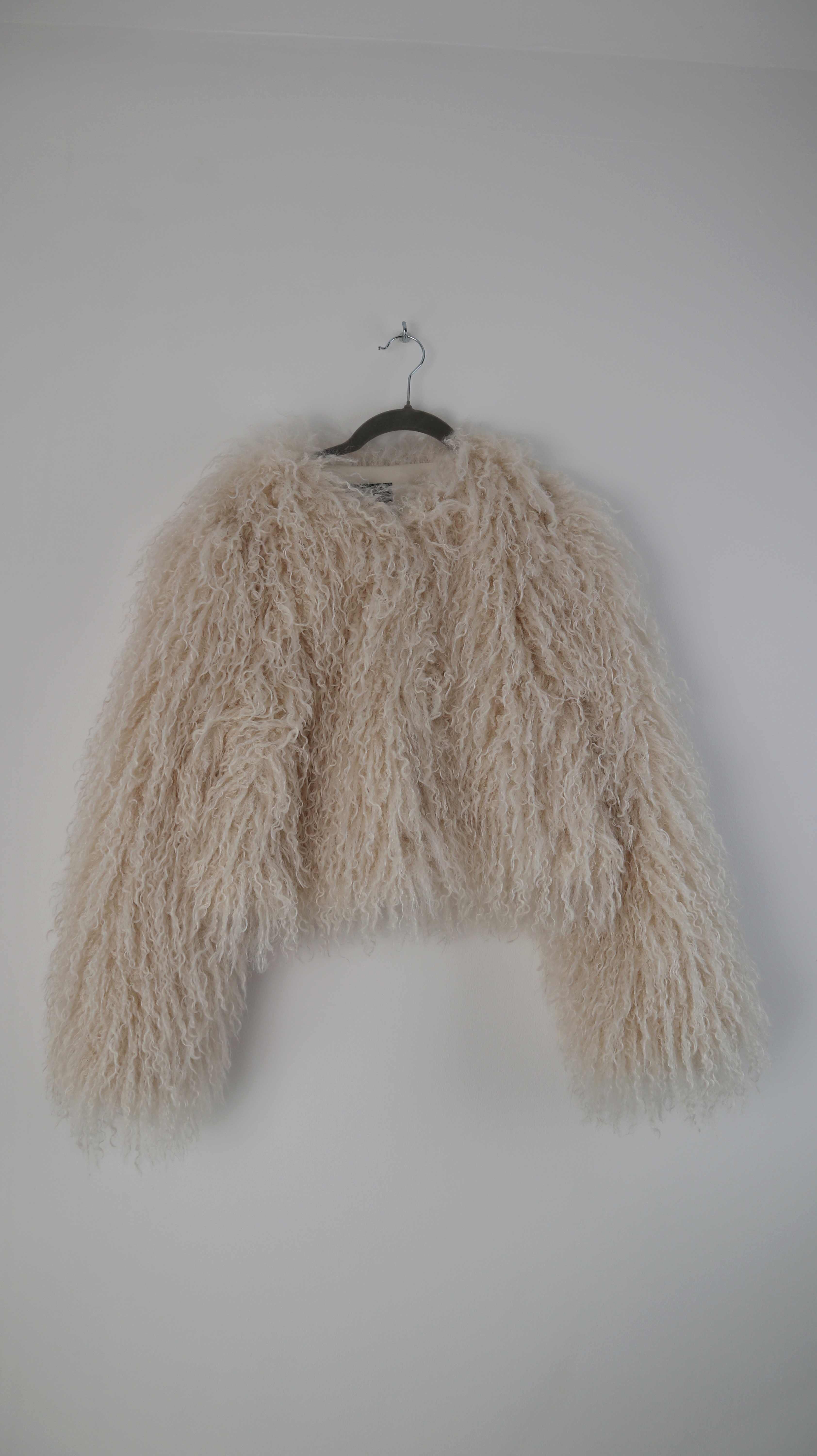Zara Jacke XS Creme Felljacke Kunstfelljacke Cremeweiß flauschig