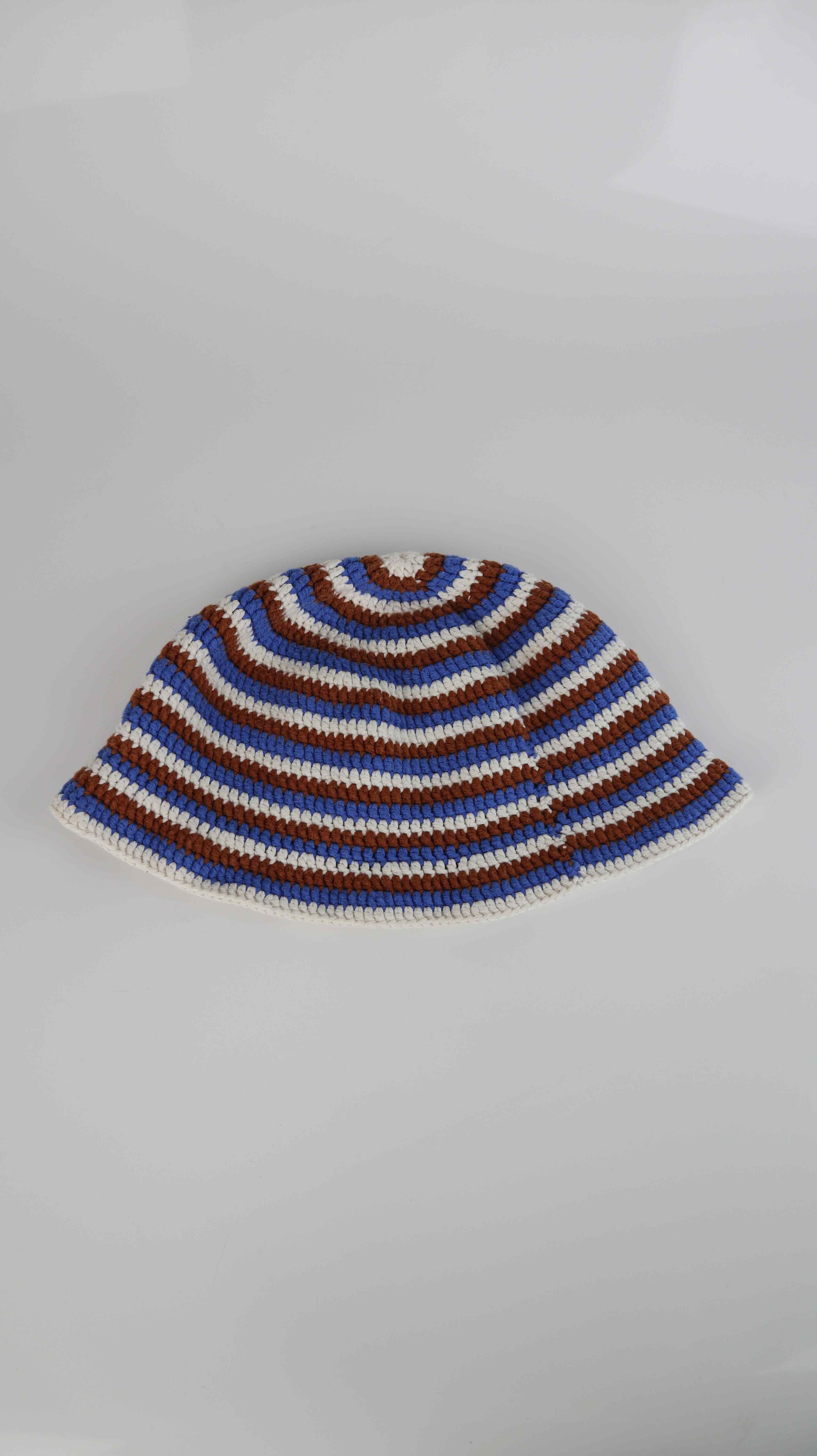 Crocket Hat gehäkelte Mütze Kappe blau weiß braun gestreift Beanie