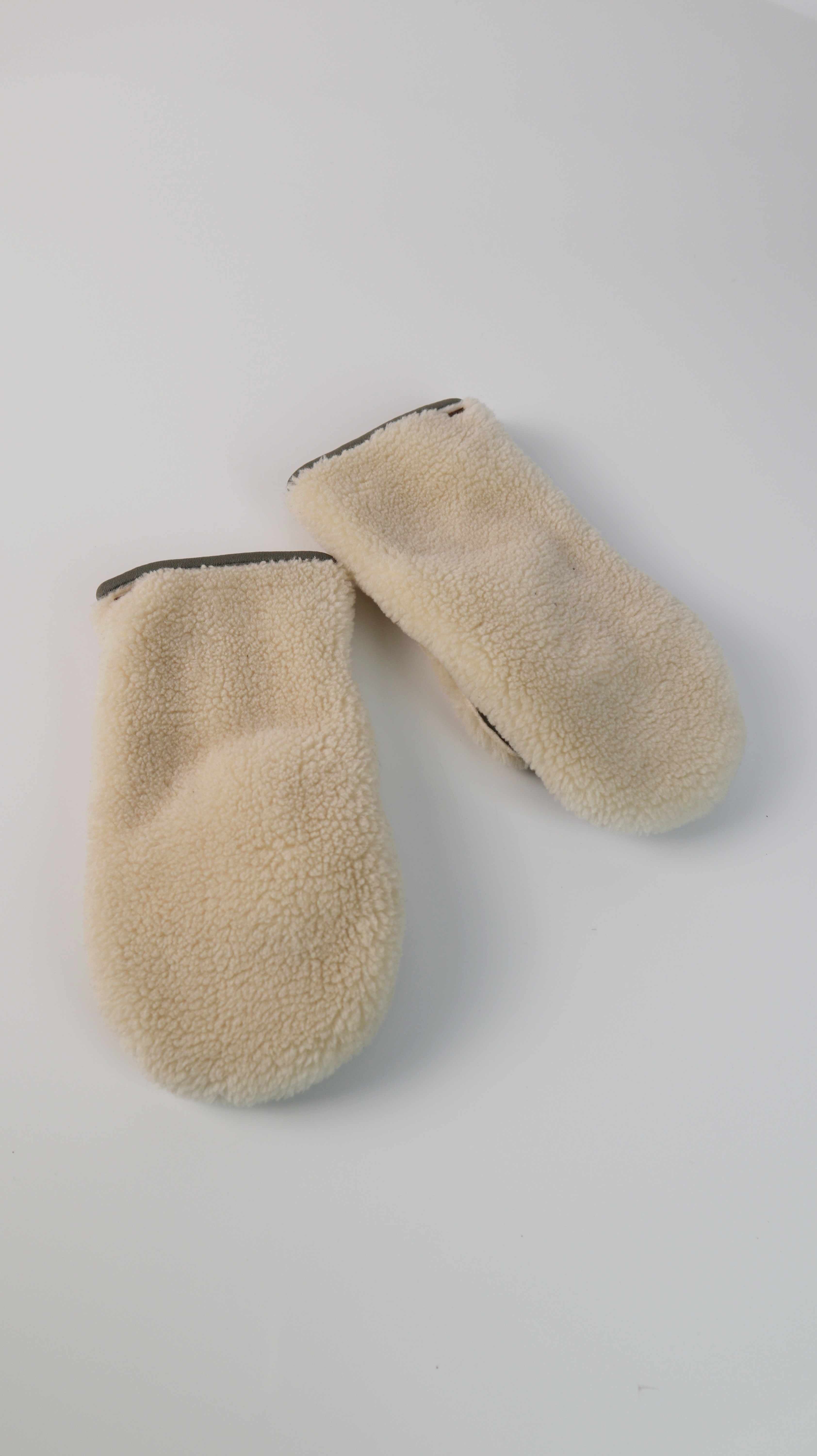 Handschuhe Creme Beige Teddystoff Fäustlinge Grün Winterhandschuhe