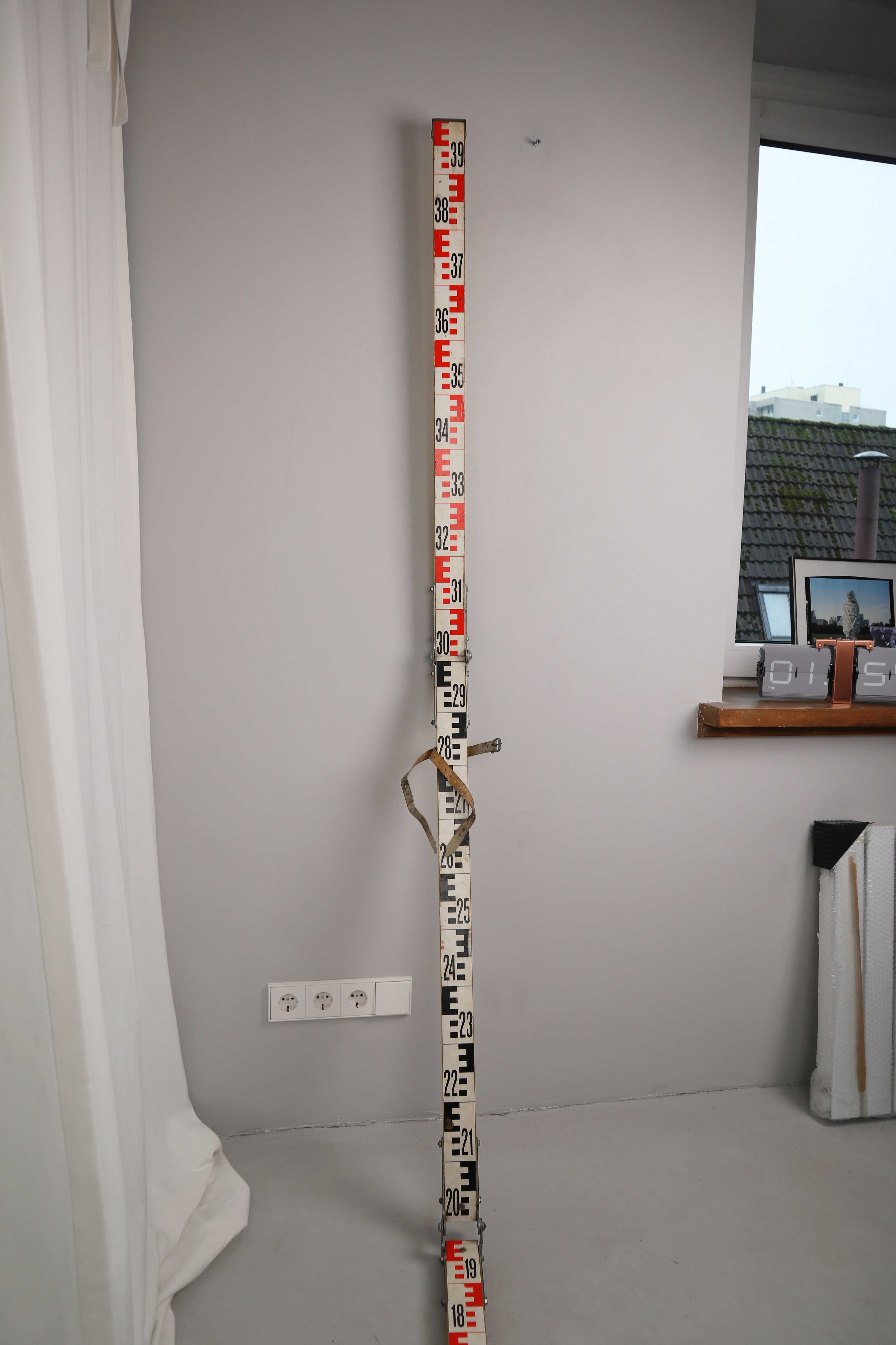 Alter Vermessungsstab Messstab Landvermessung metrische Stange Holz Industrie