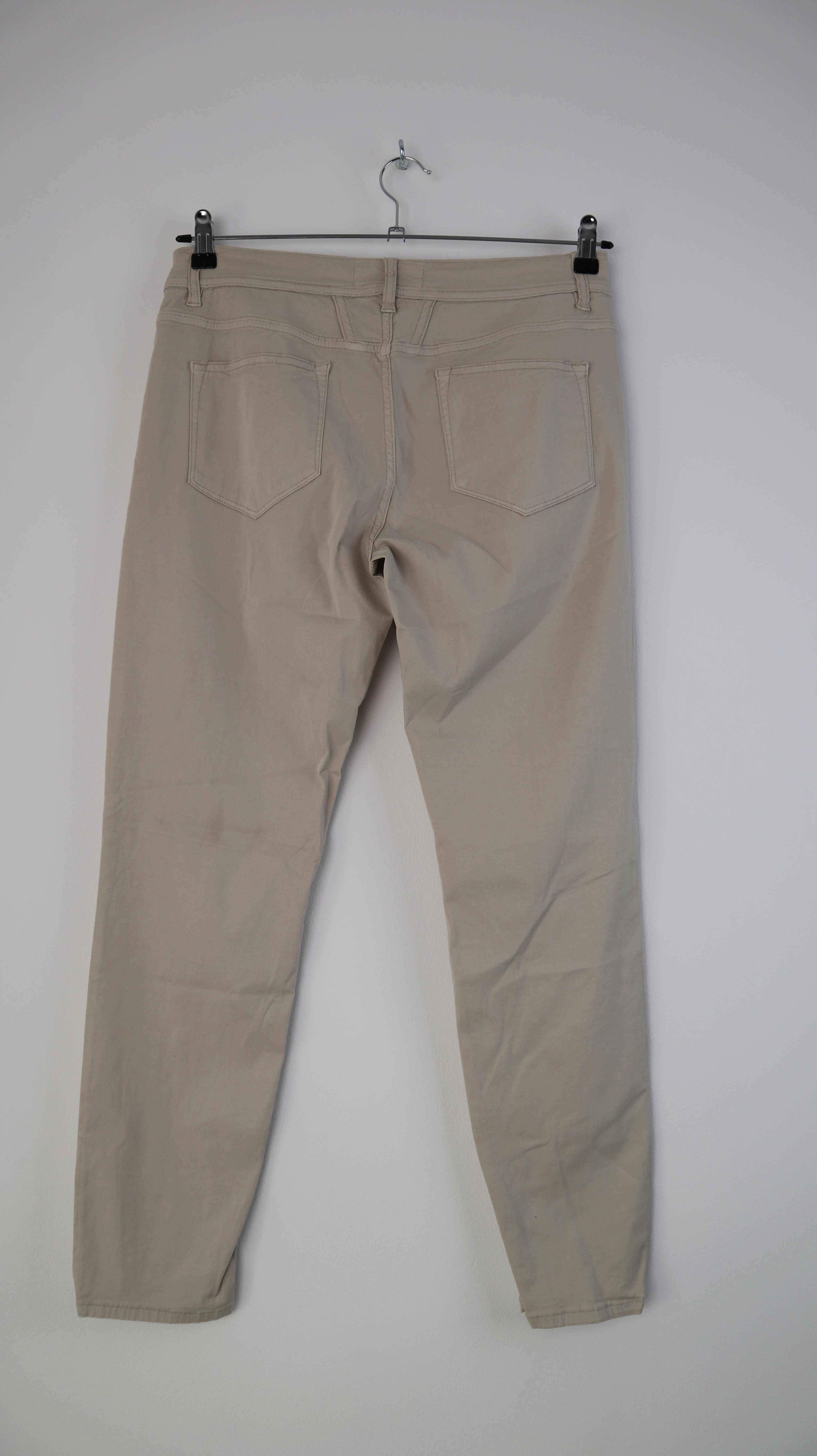 Closed Hose Beige 31 Baker Creme Nude Hell