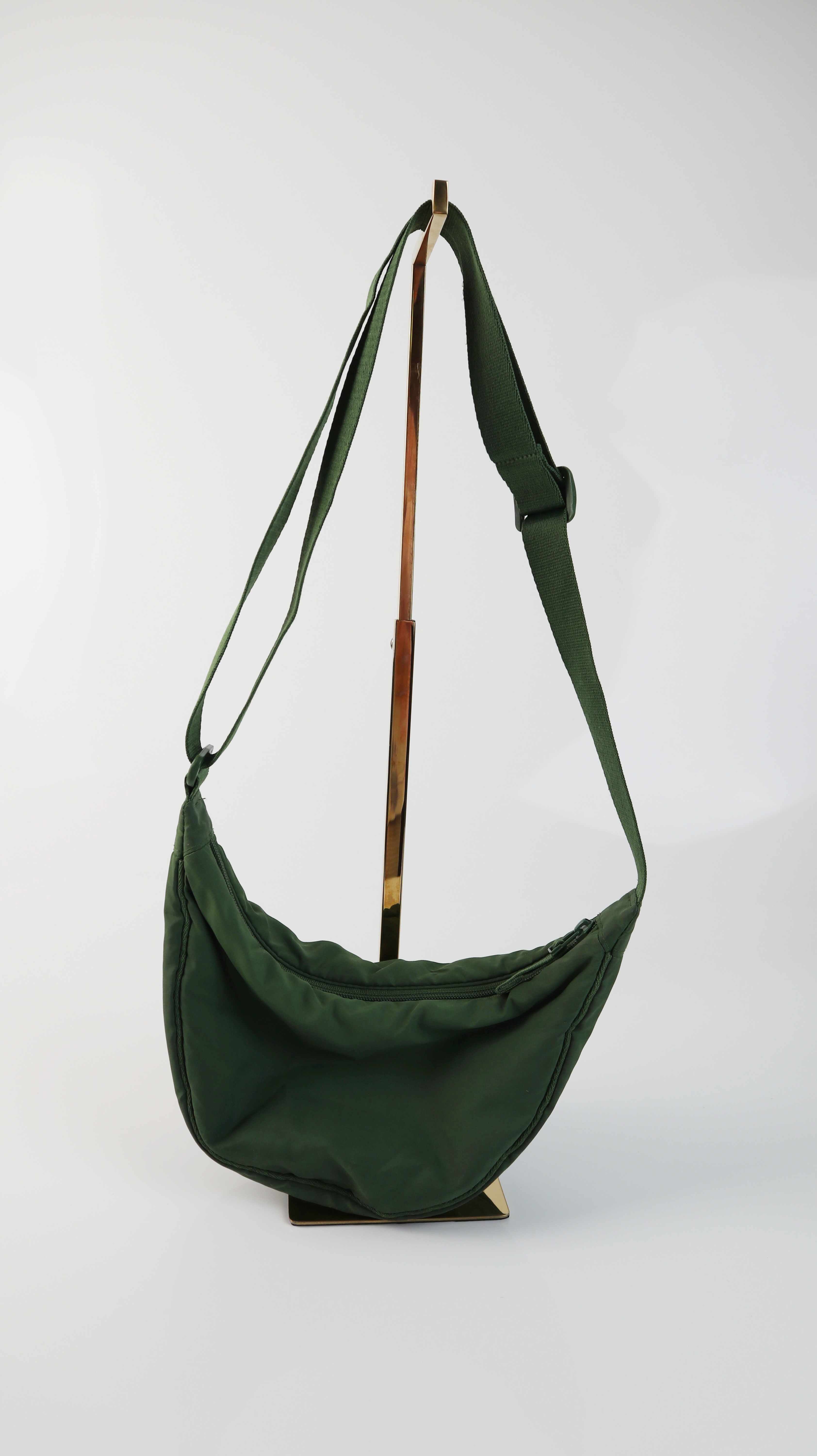 Uniqlo Tasche Bauchtasche grün Umhängetasche dunkelgrün Crossbag