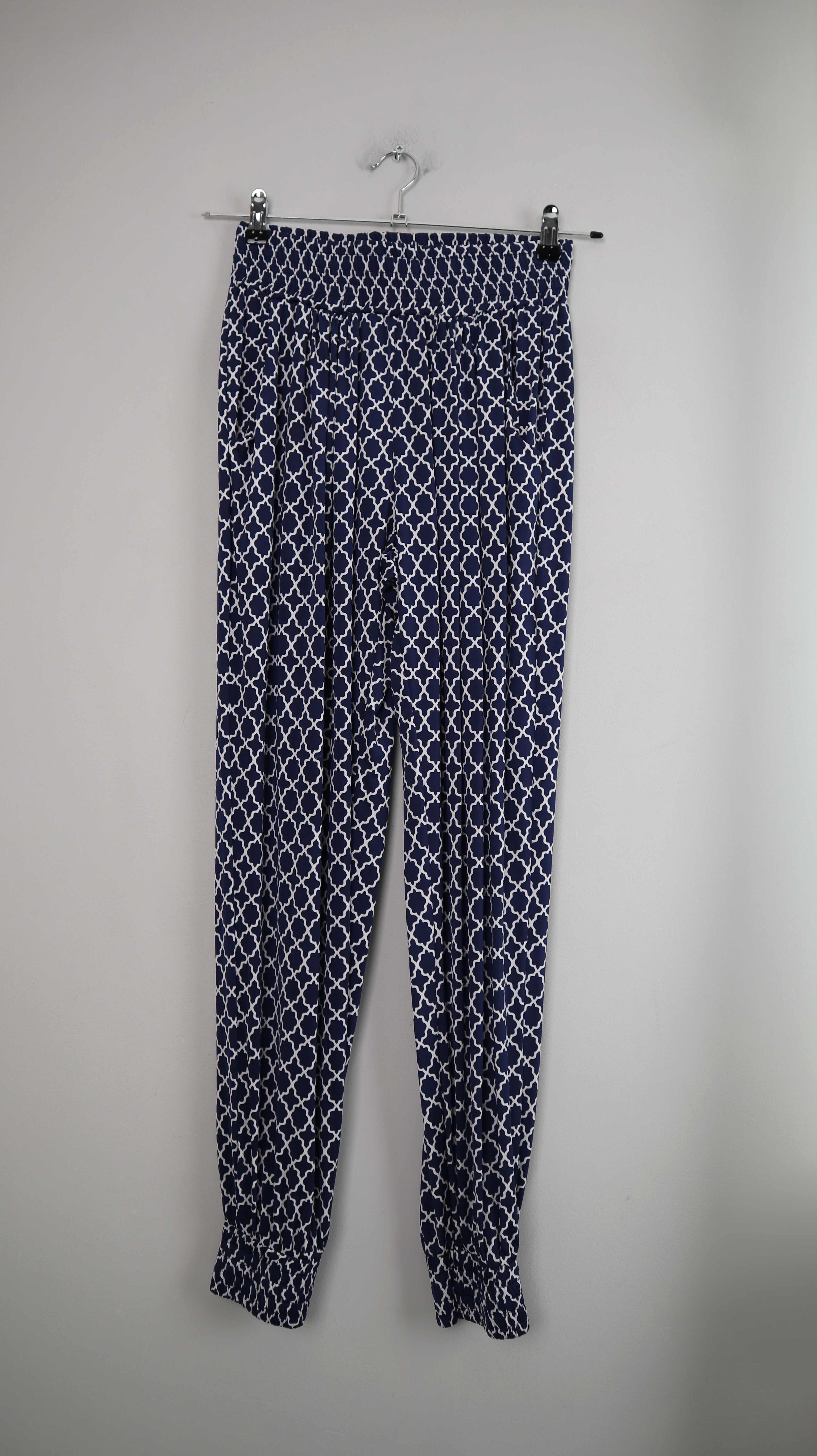 Oneju Hose blau weiß Sommerhose 38 M gemustert Haremshose