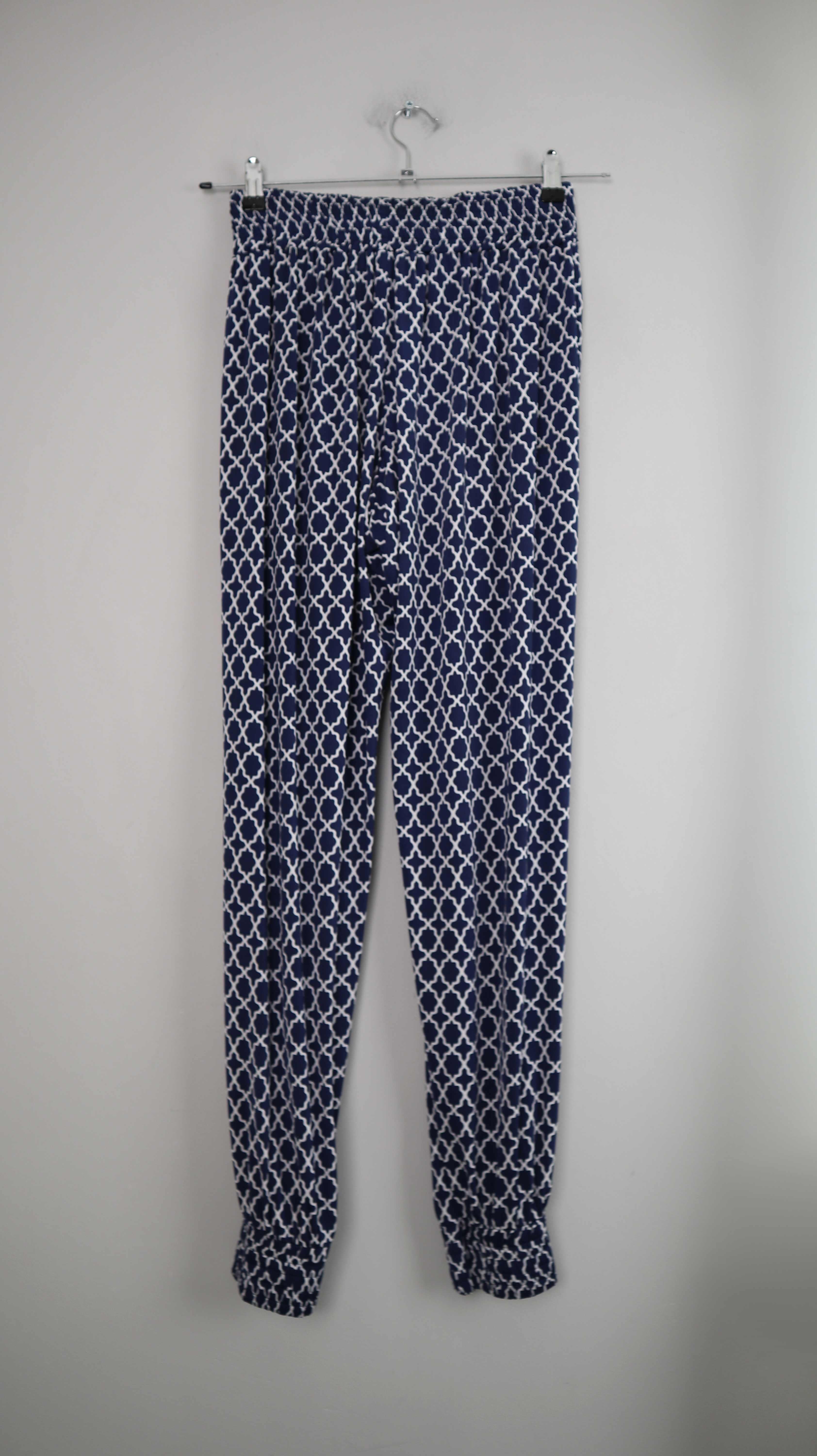 Oneju Hose blau weiß Sommerhose 38 M gemustert Haremshose