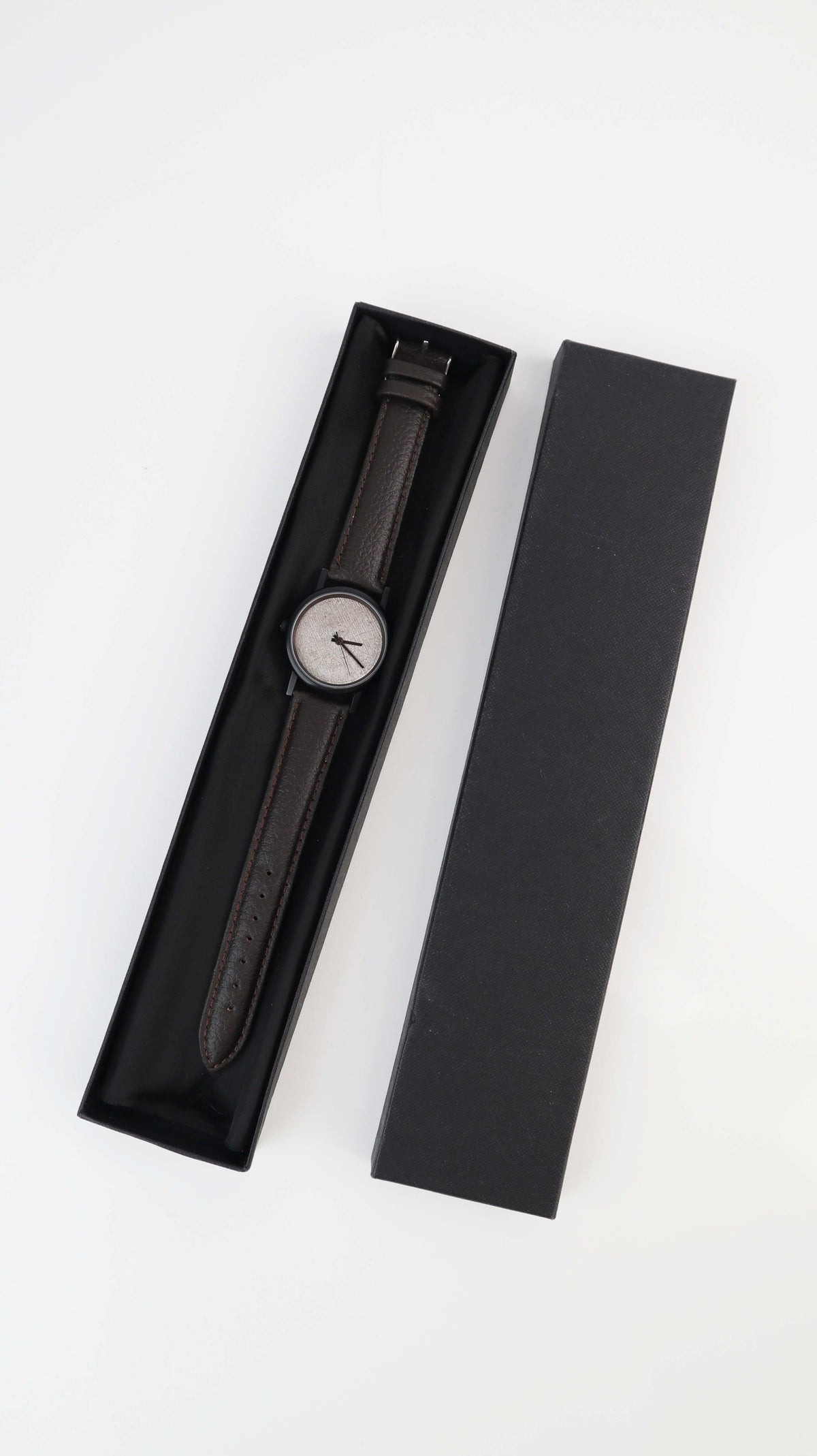 Trude Uhr neu Armbanduhr braun Ziffernblatt aus Haltebolzen 88 Hamburg
