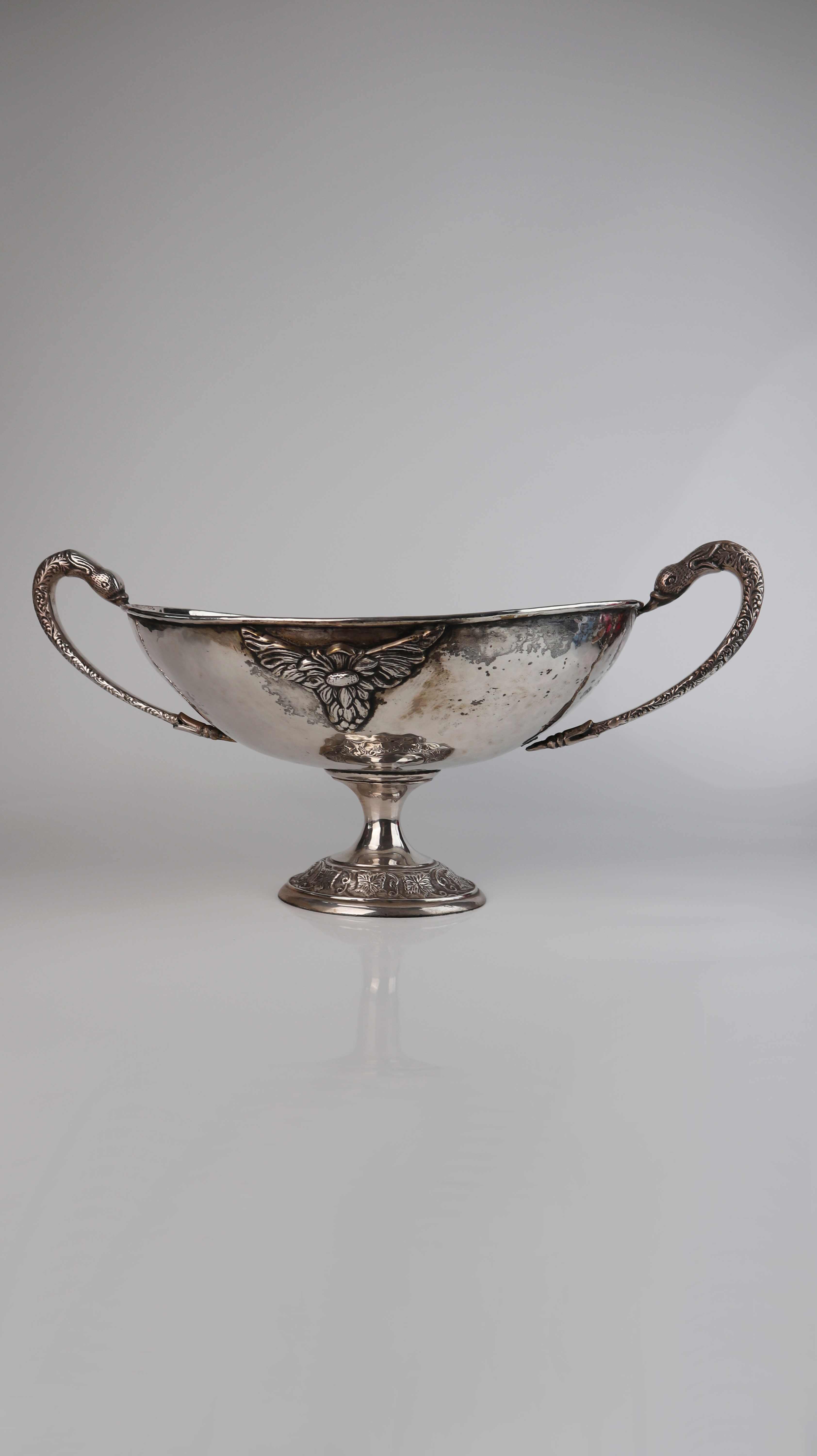 Silberne Trophäenschale Schale gehämmert Empire-Stil Weinkübel Obstschale
