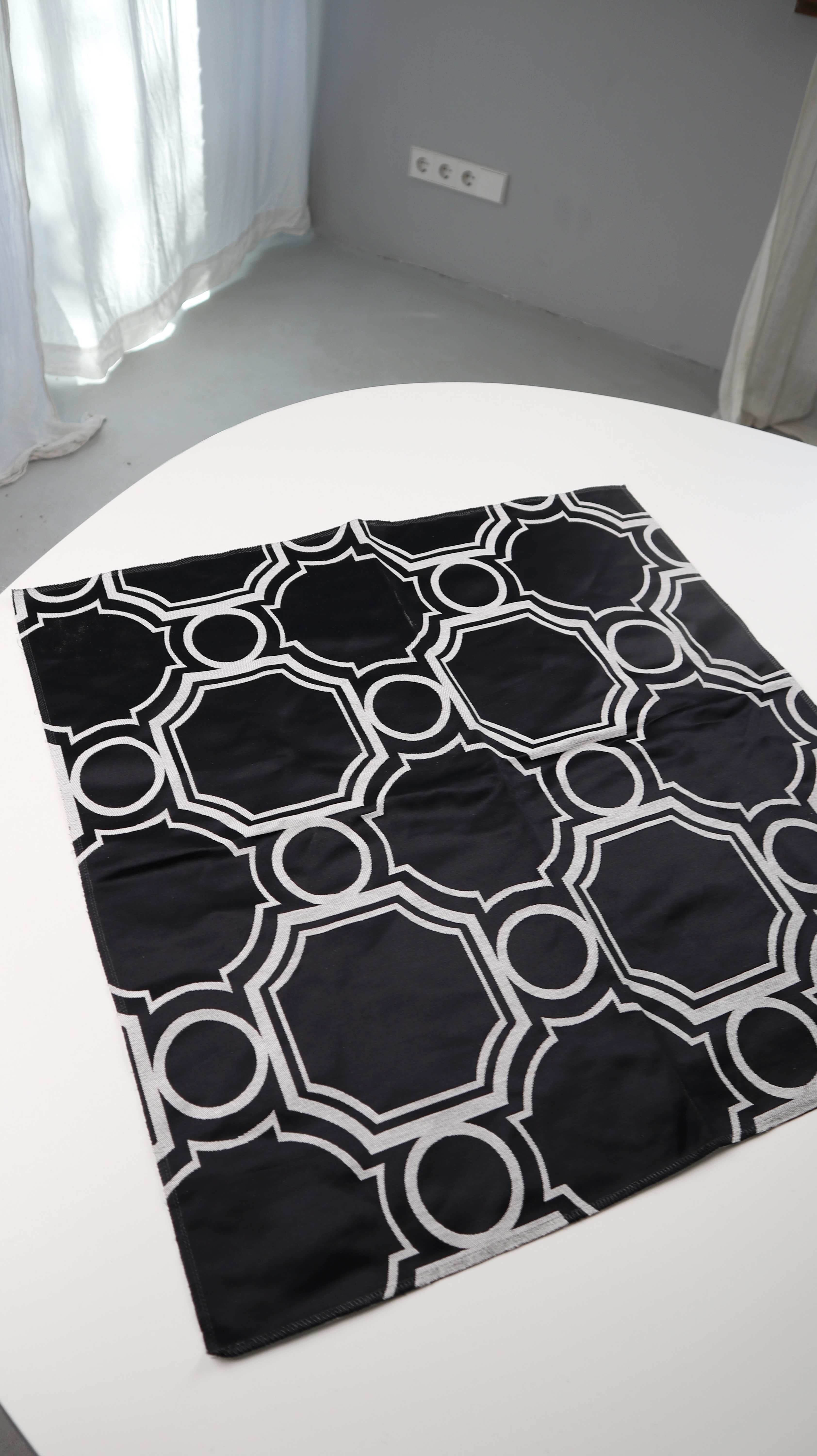 Stoff Stoffmuster schwarz grau Jim Thompson 60 x 60 geometrisch