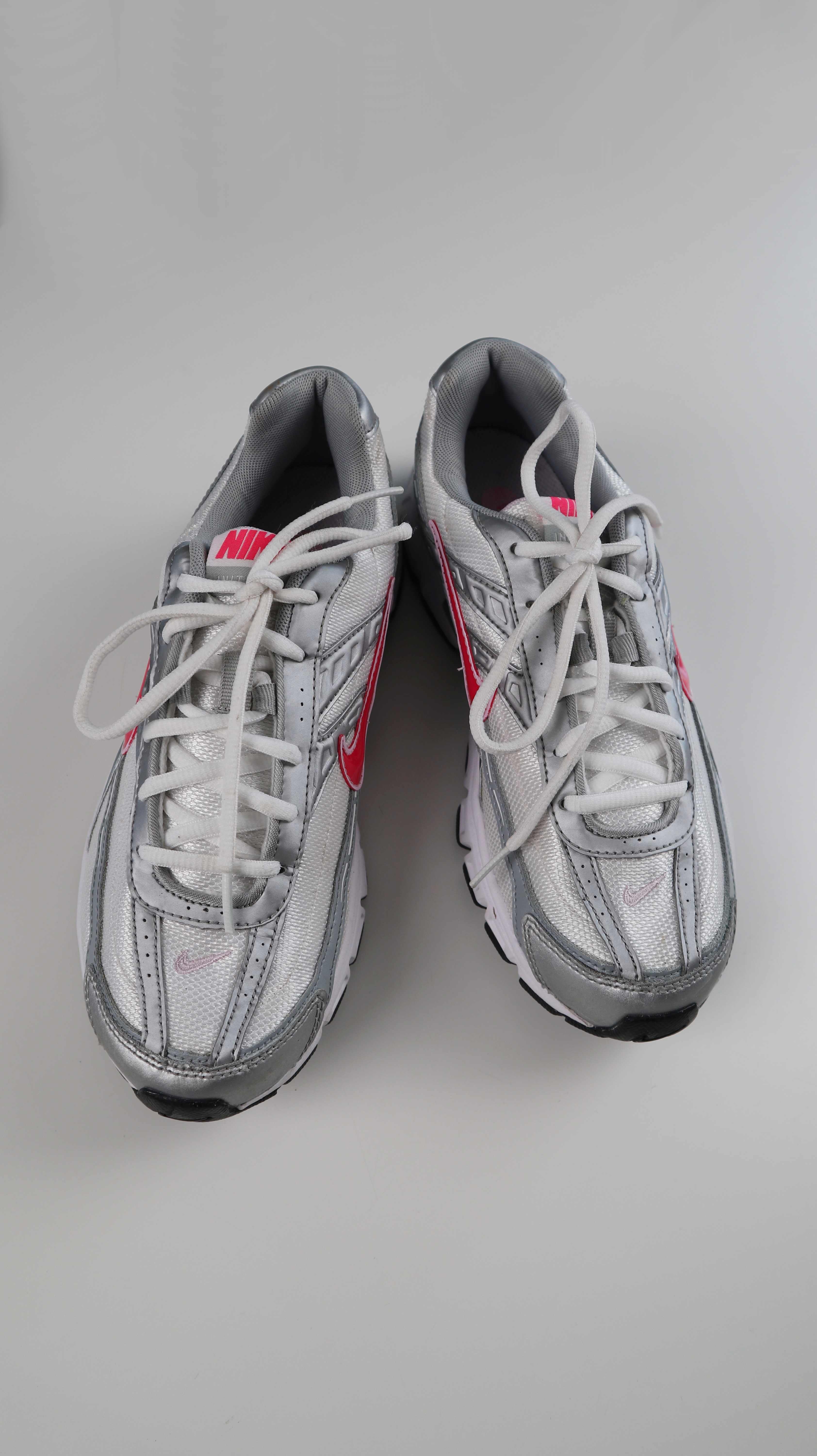 Nike Women Runners Sneaker 40 Grau Silber Turnschuhe Schnürer