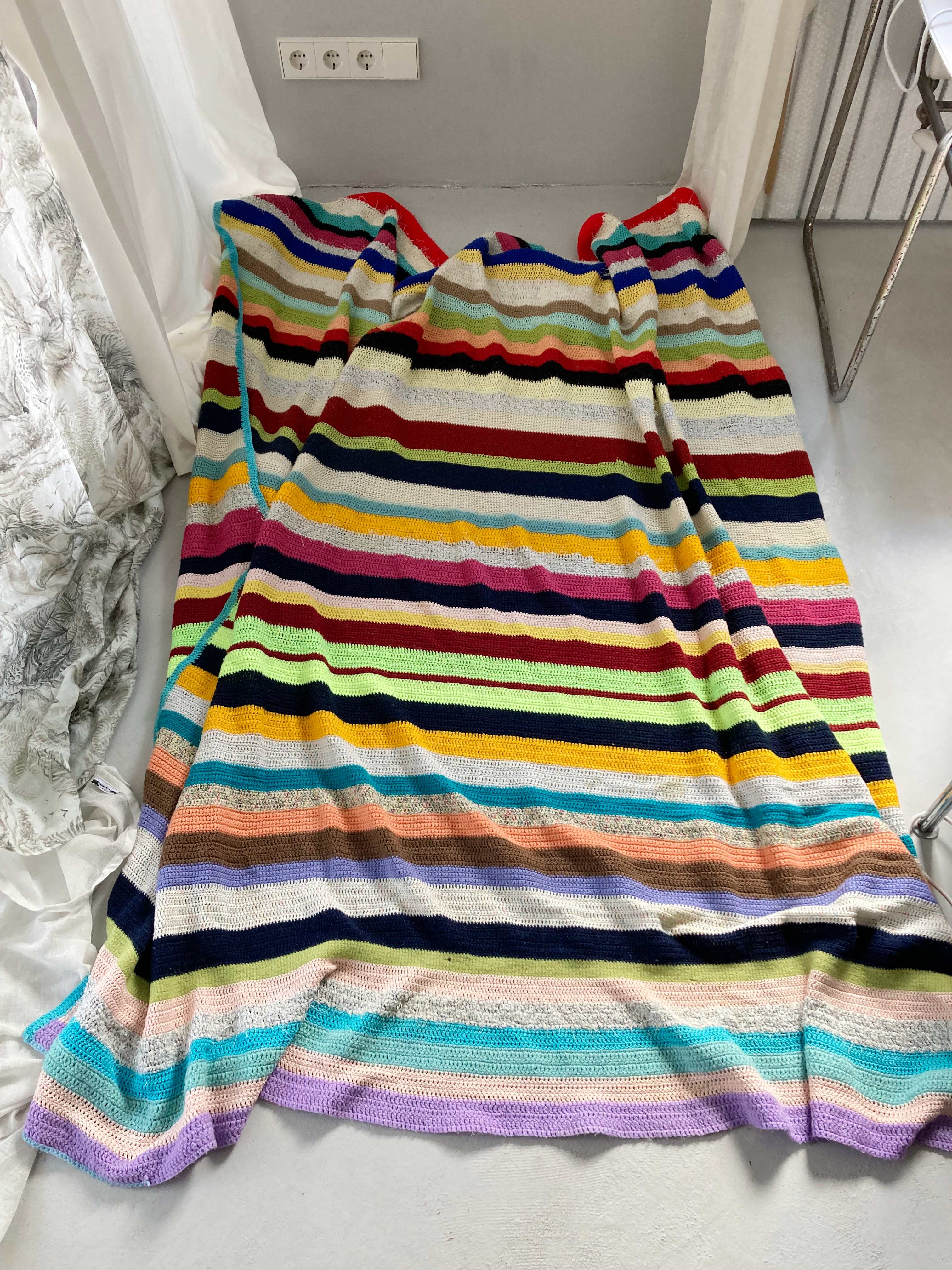 Decke Tagesdecke gestrickt bunt Hippiedecke Plaid Granny Style gestrei – Handpicked pieces
