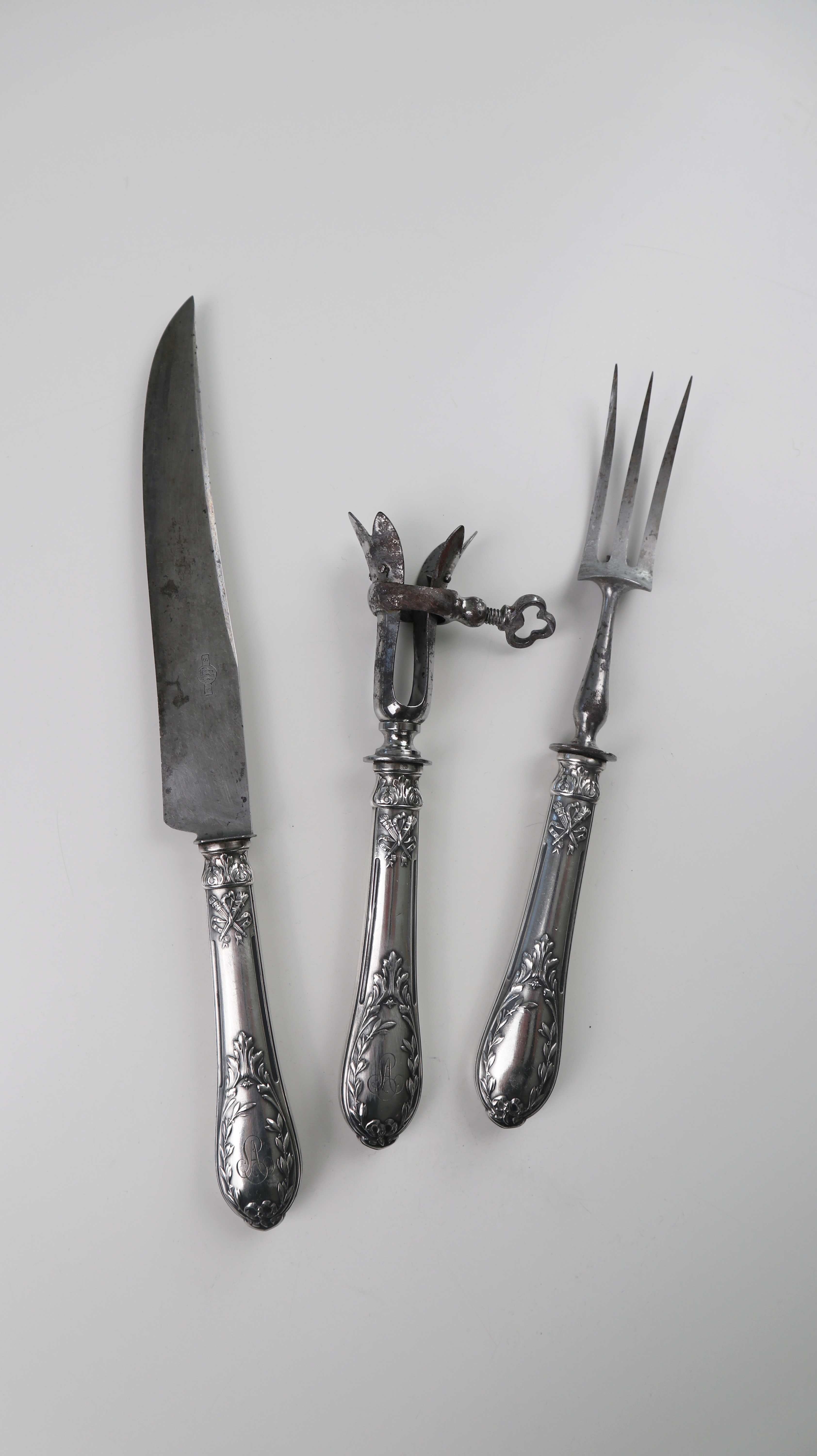 Antikes französisches Dinierbesteck Besteck Knochenhalter Gabel Messer Silber versilbert