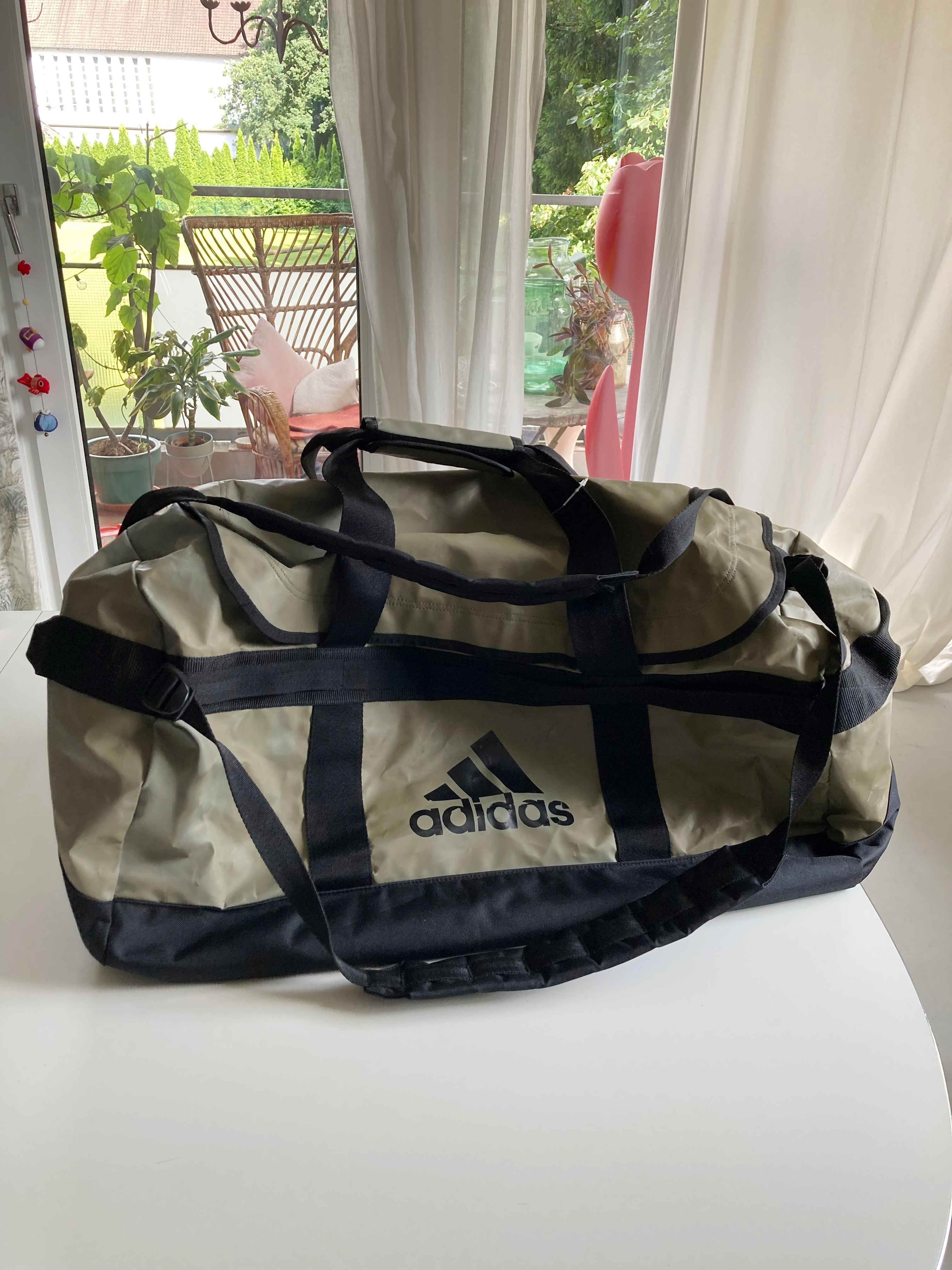 Adidas Rucksack Tasche Weekender Schultertasche grün Khaki Trabelbag