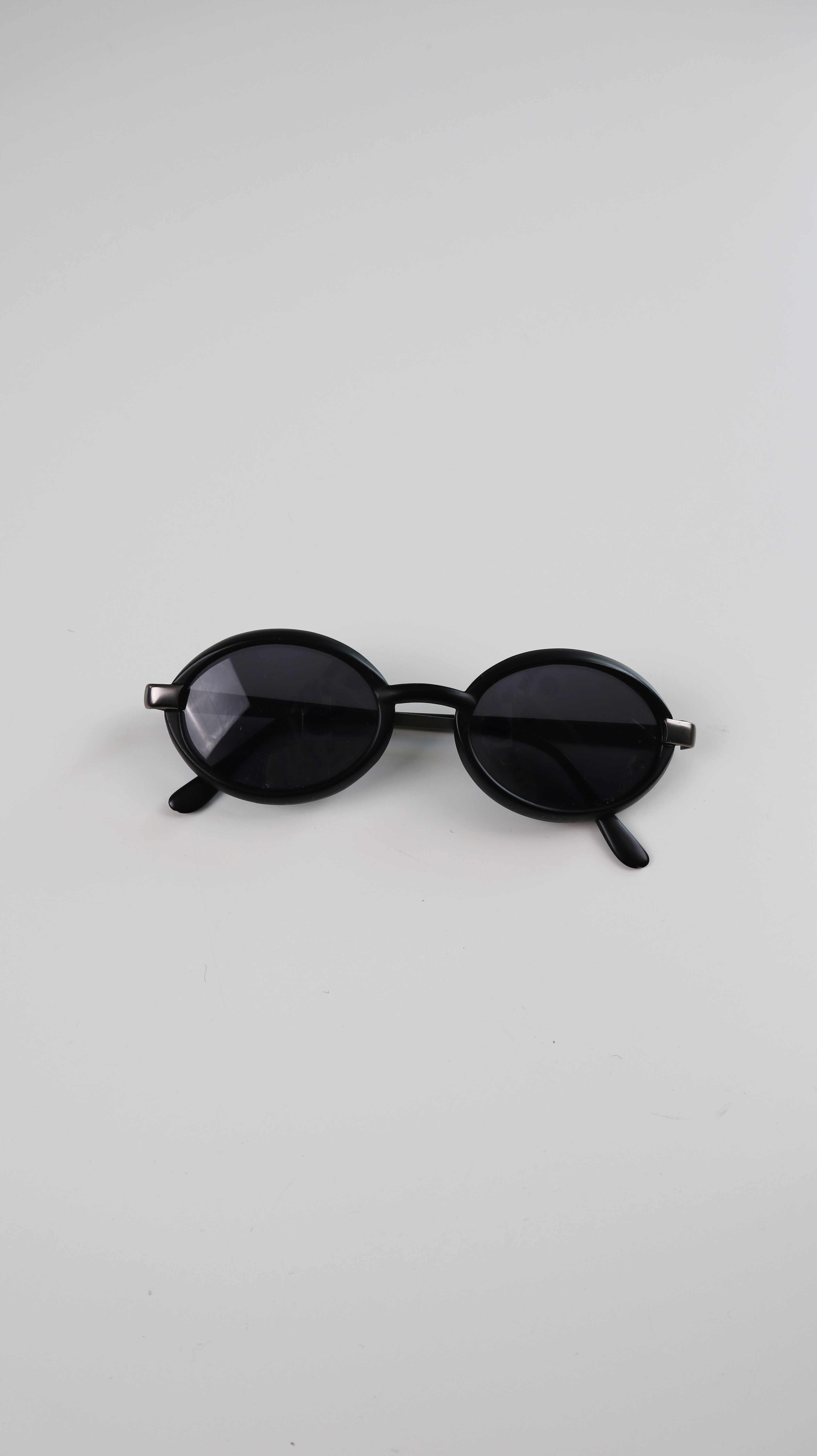 True Vintage Sonnenbrille Brille schwarz rund Oval 90s