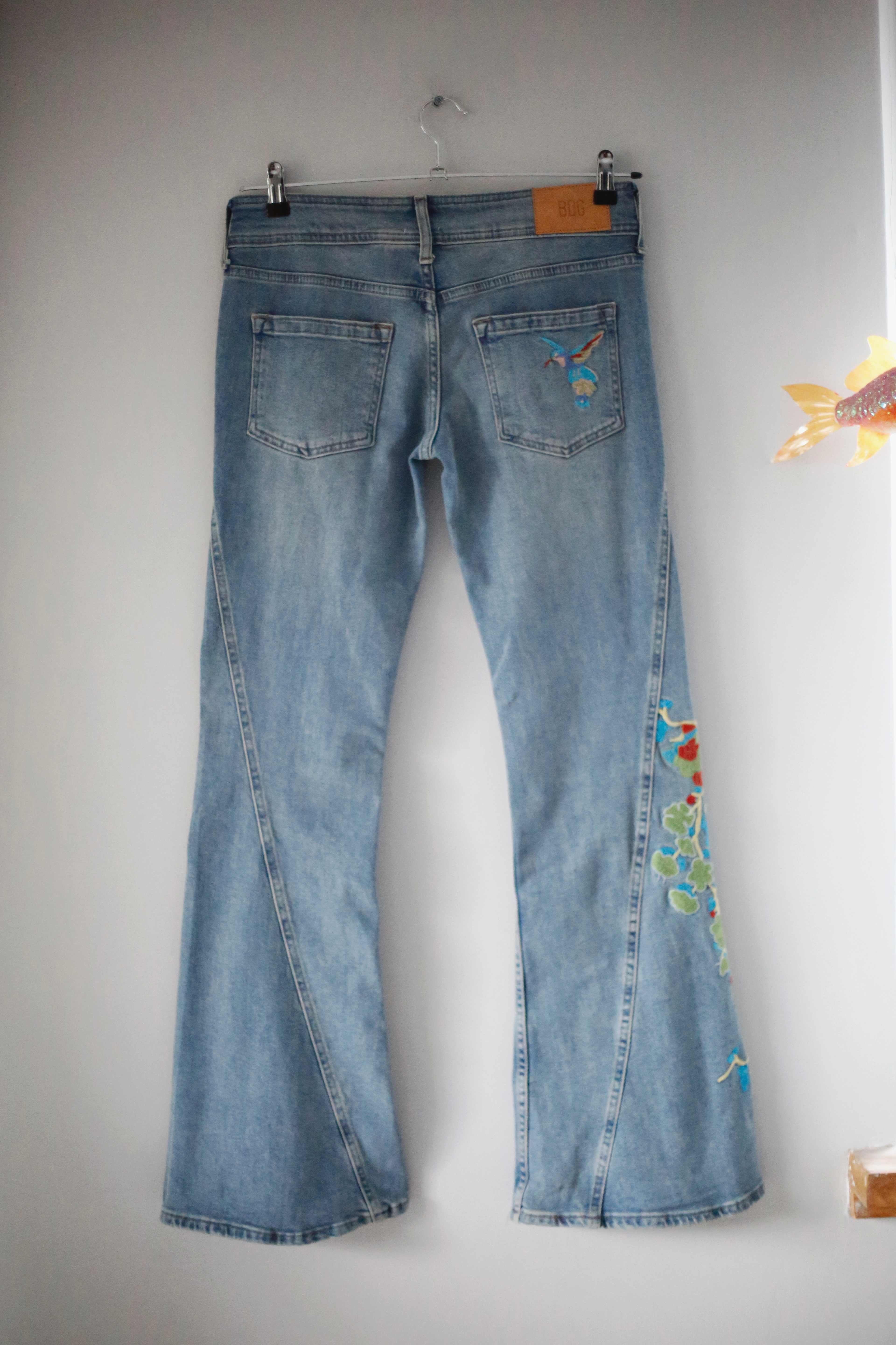 BDG Urban Outfitters Jeans Schlaghose blau denim W28 Flare Flared bestickt Blumen