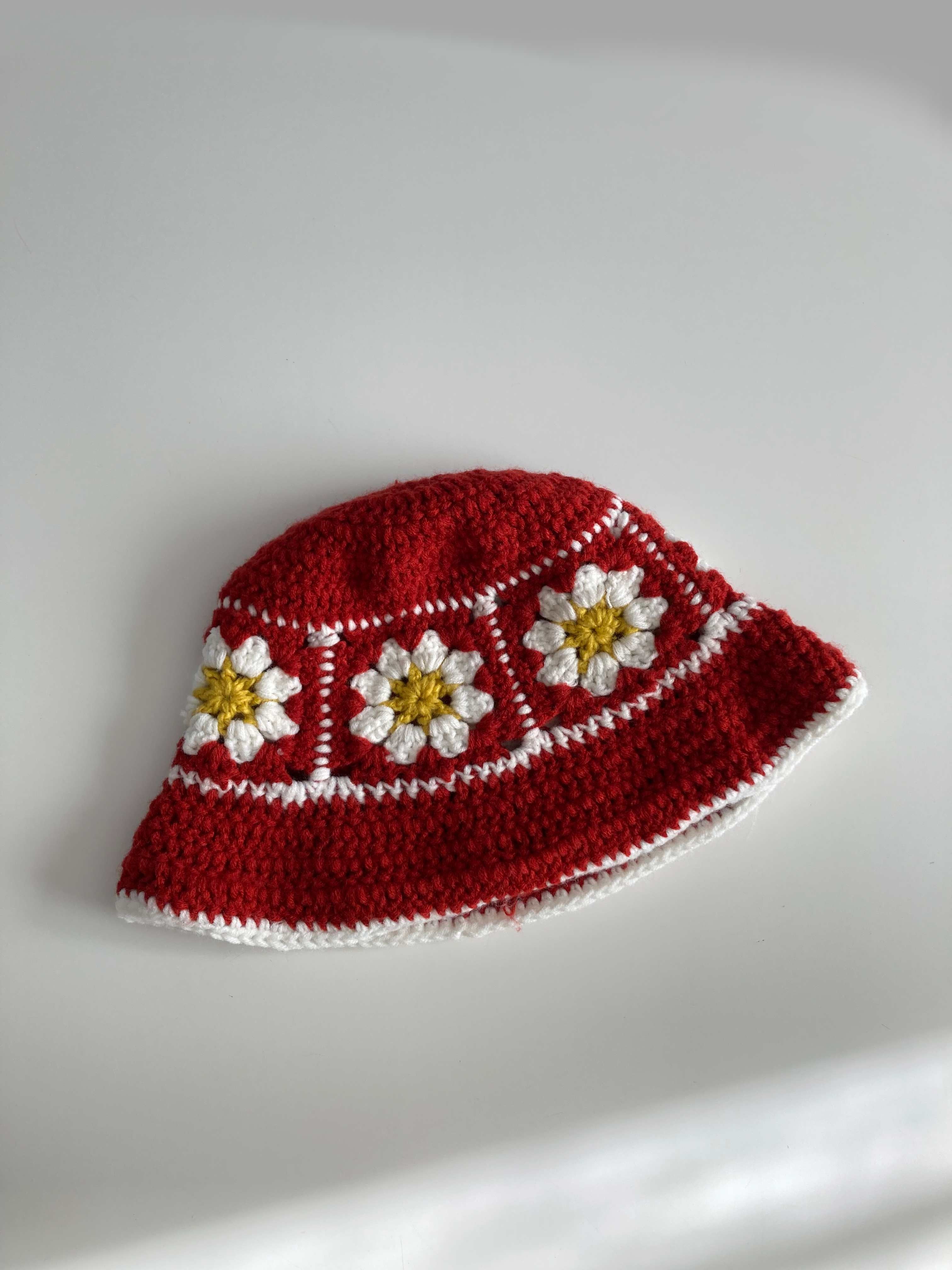 Mütze Kappe Häkelmütze Beanie Bucket hat rot Gänseblümchen Hippie Retro