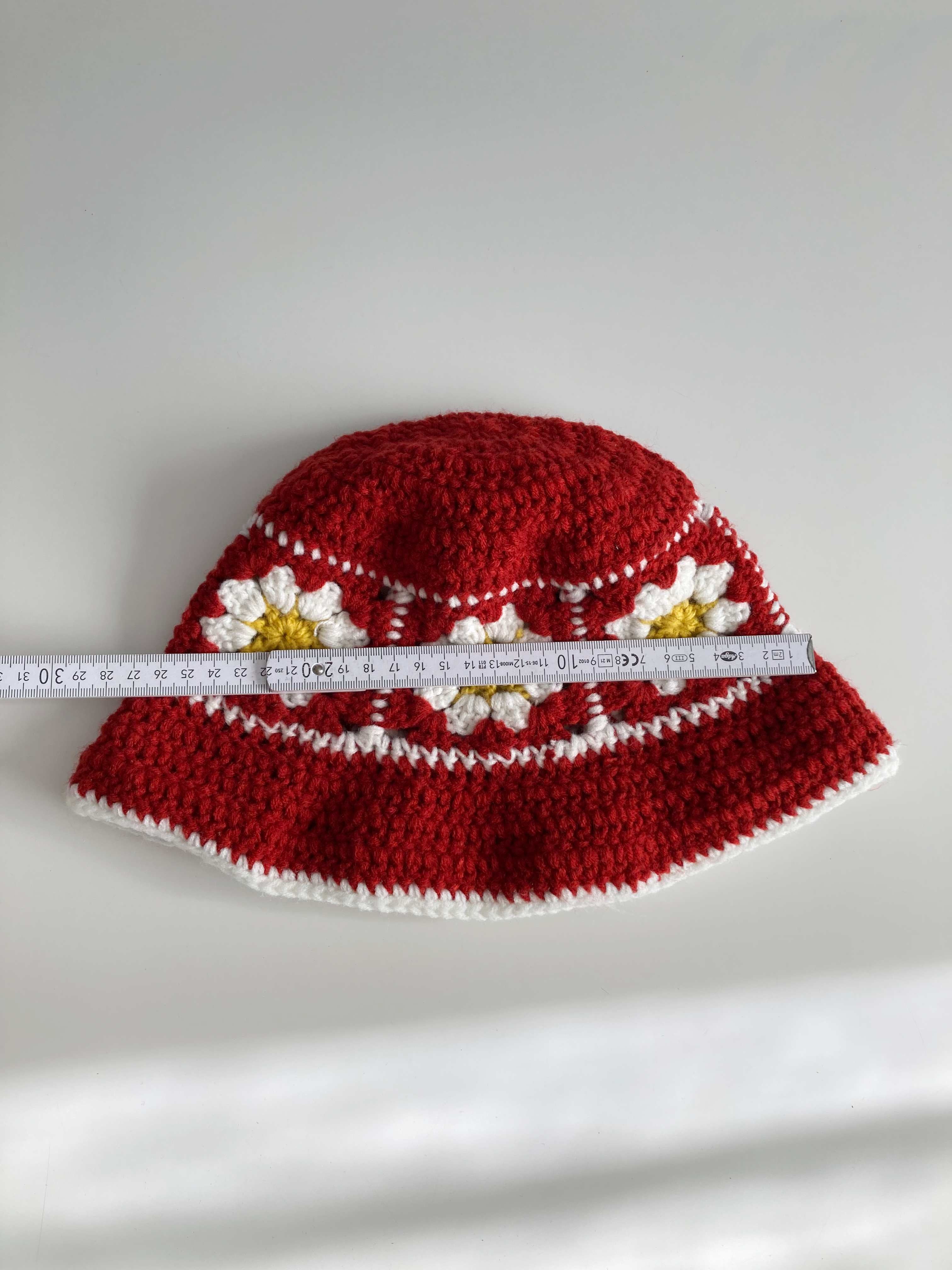 Mütze Kappe Häkelmütze Beanie Bucket hat rot Gänseblümchen Hippie Retro