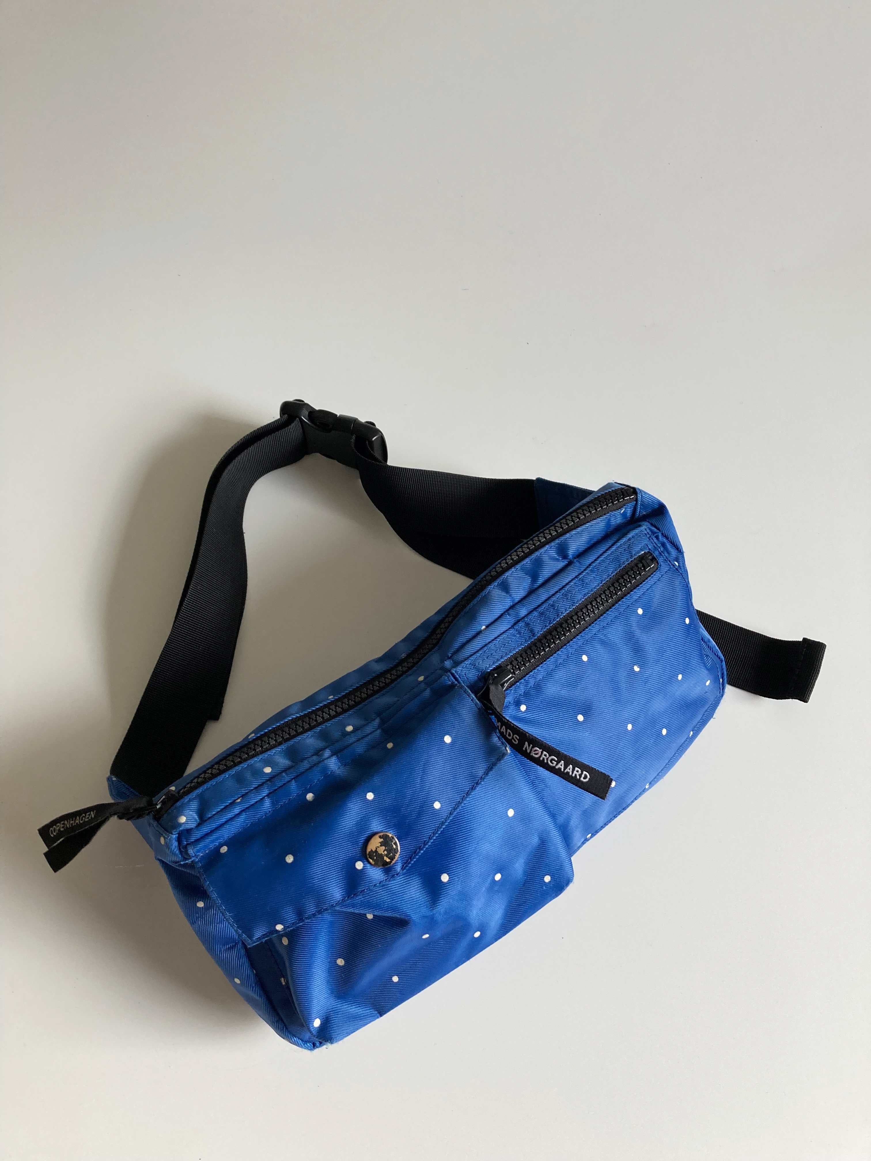 Mads Nordgaard Copenhagen Bauchtasche Umhängetasche blau gepunktet Hüfttasche