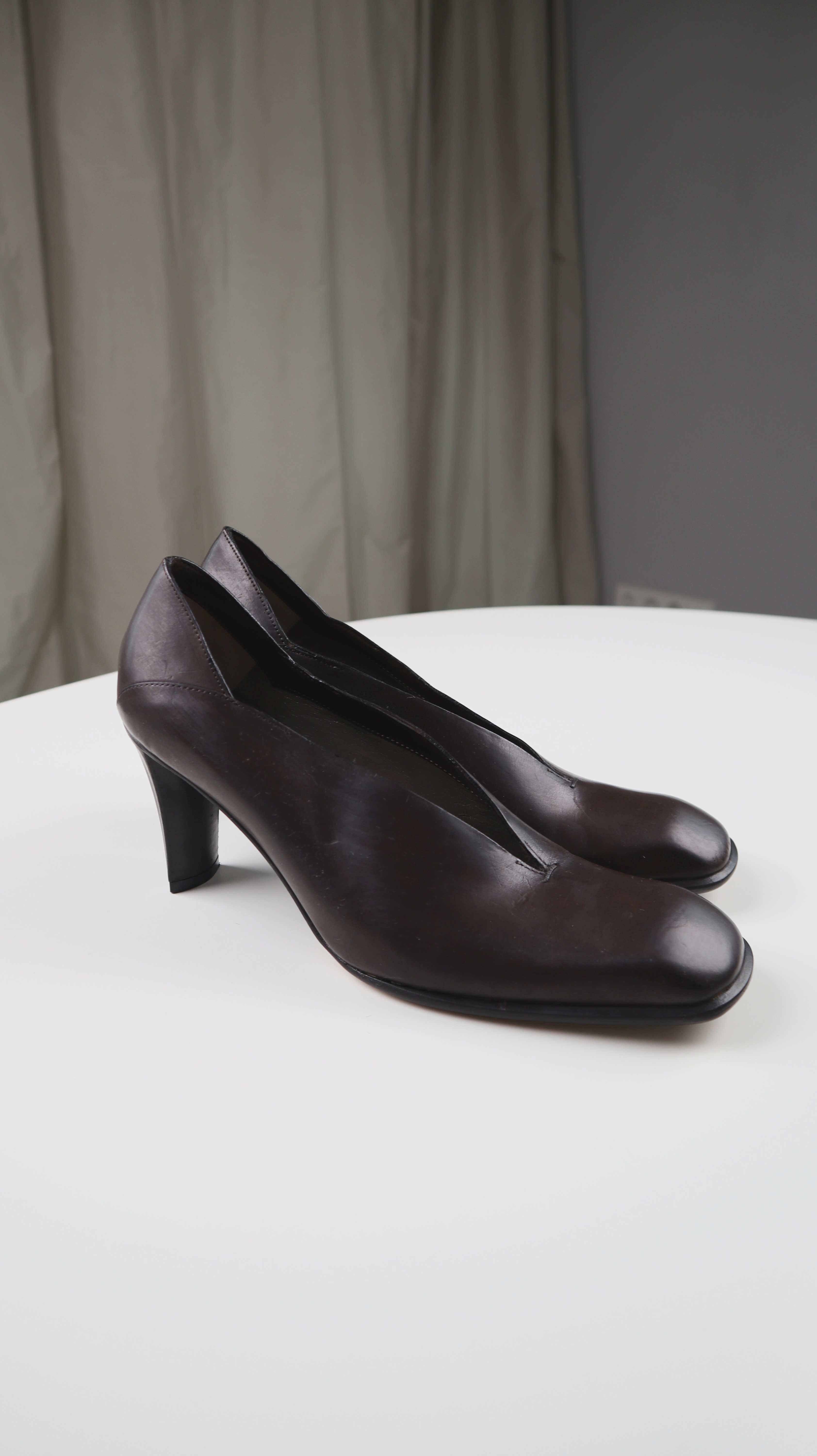 Costume National Hells Braun 38,5 Absatzschuhe Leder geometrisch