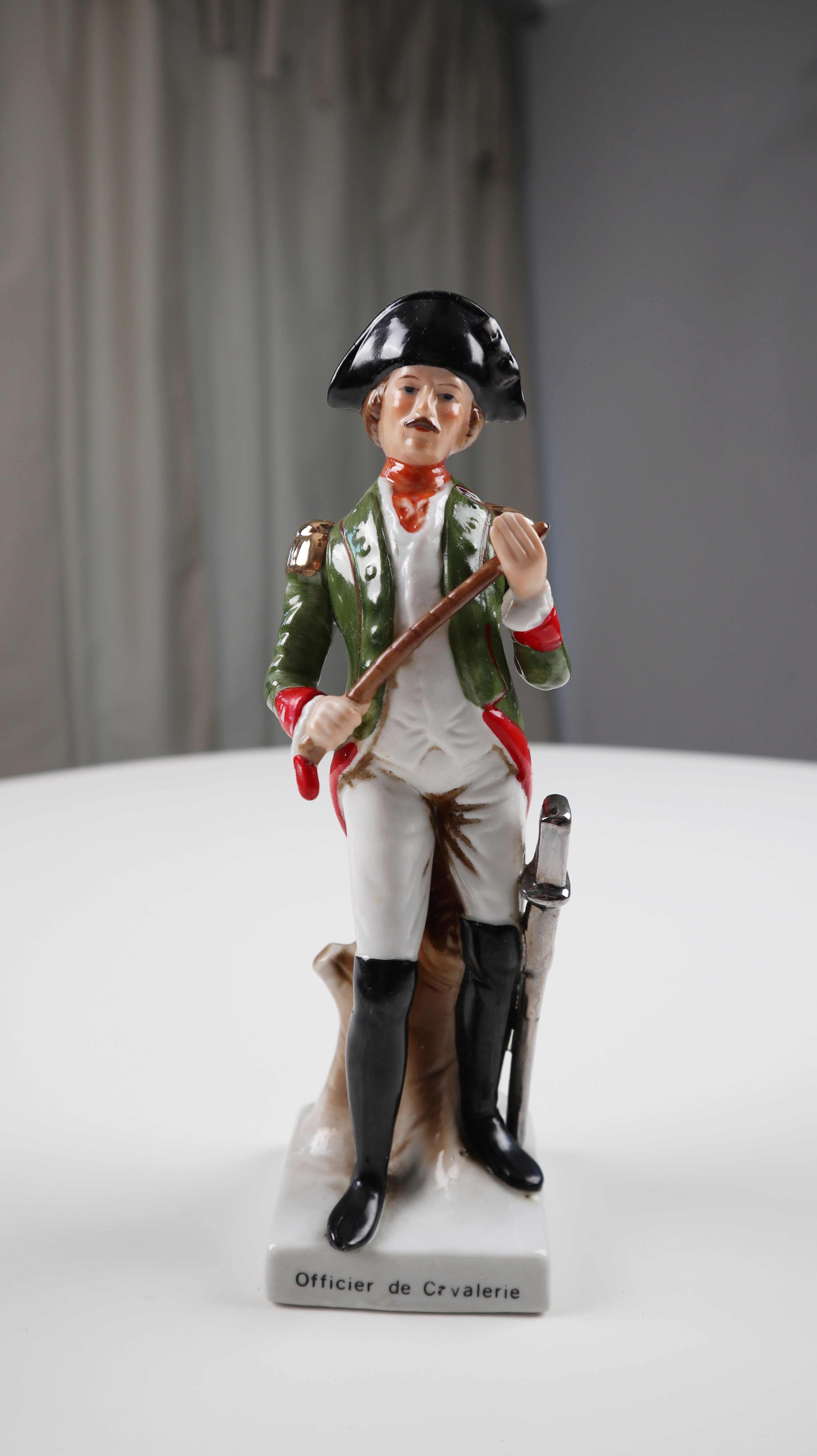 Porzellan Figur Soldat Porzellanfigur handbemalt Militärfigur französisch