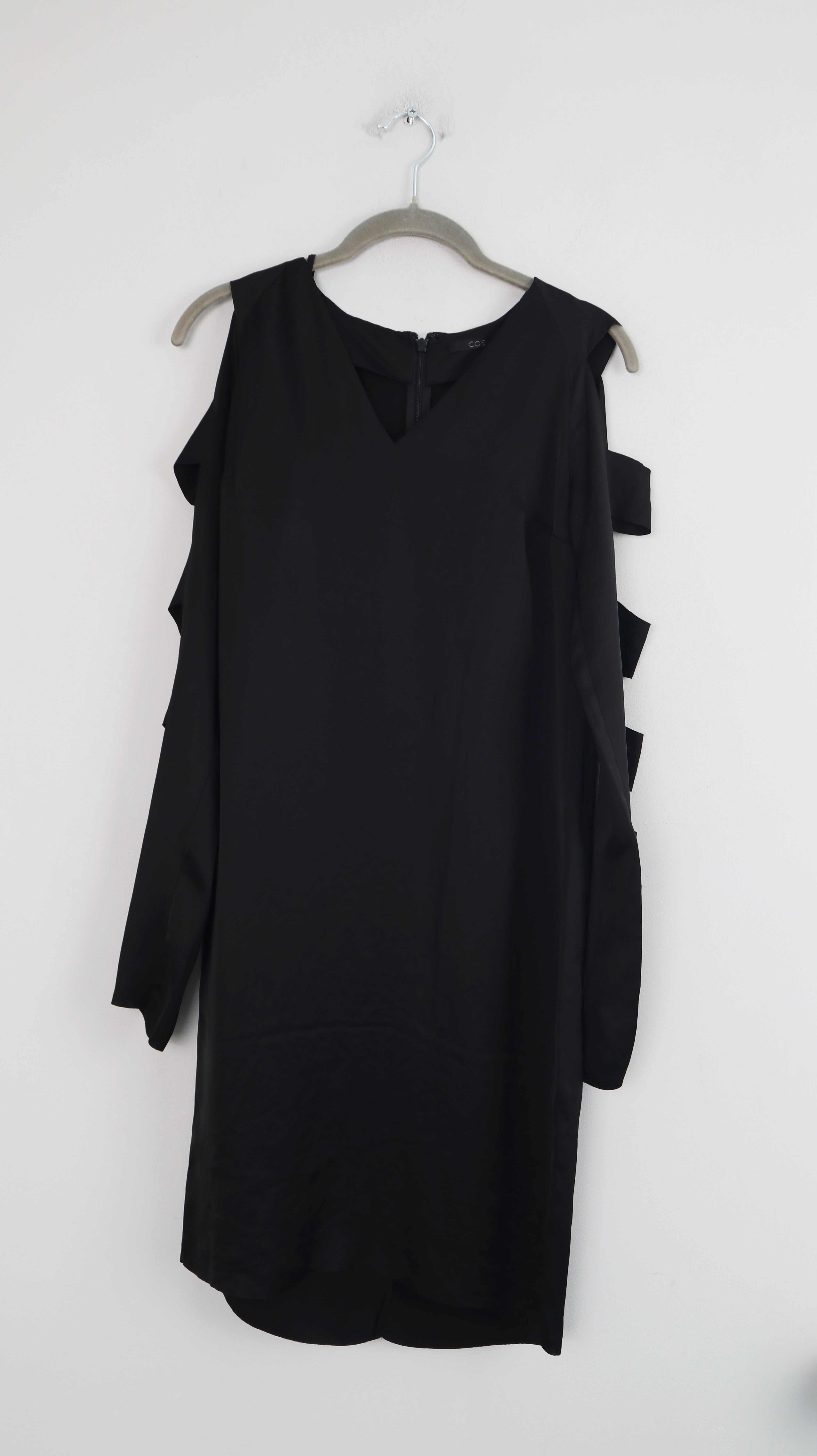 COS Kleid schwarz 36 S Etuikleid Cut Outs geometrisch