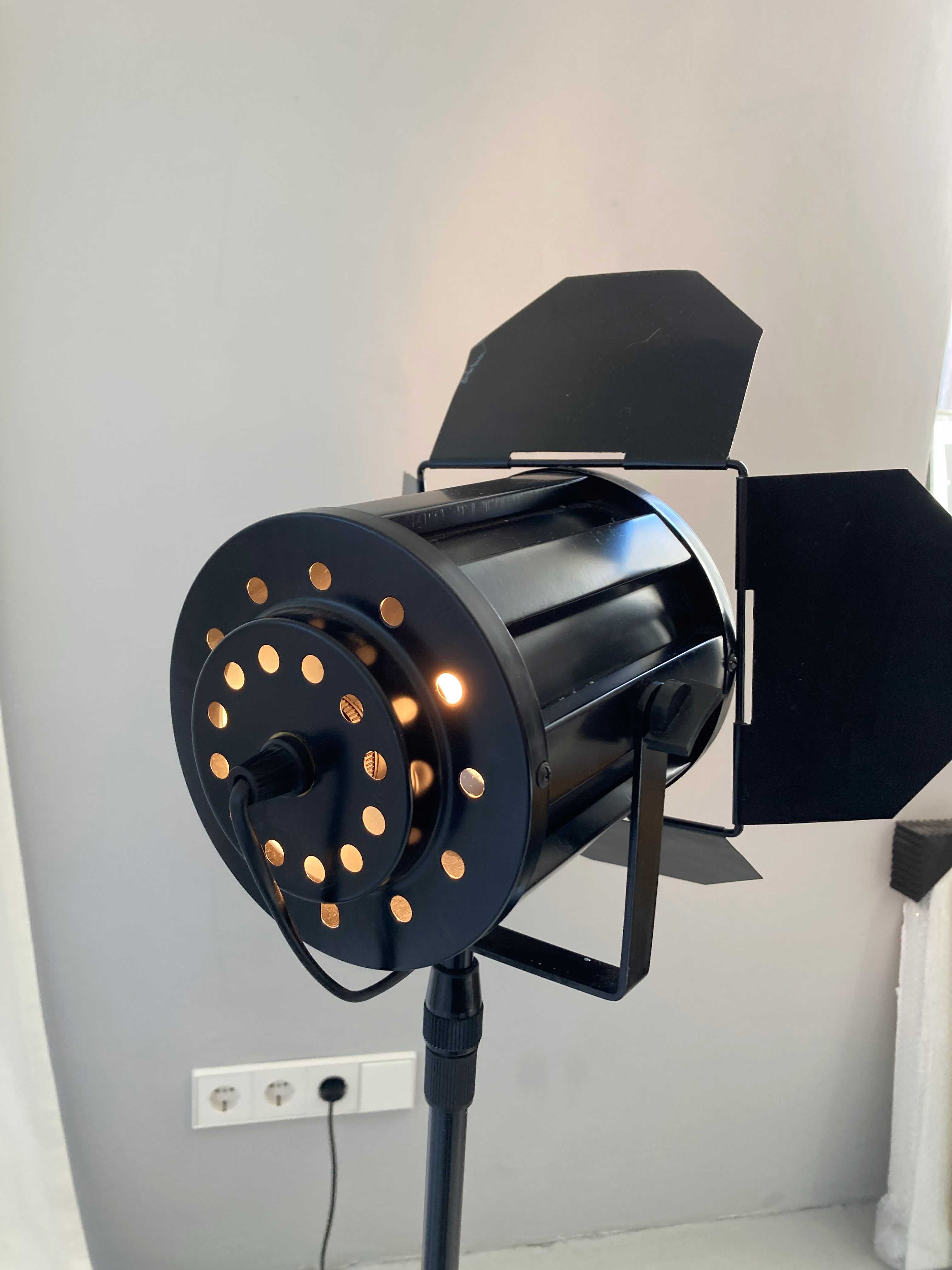 Impressionen Lampe Stehlampe Spotlicht Schwarz Scheinwerfer Filmlicht