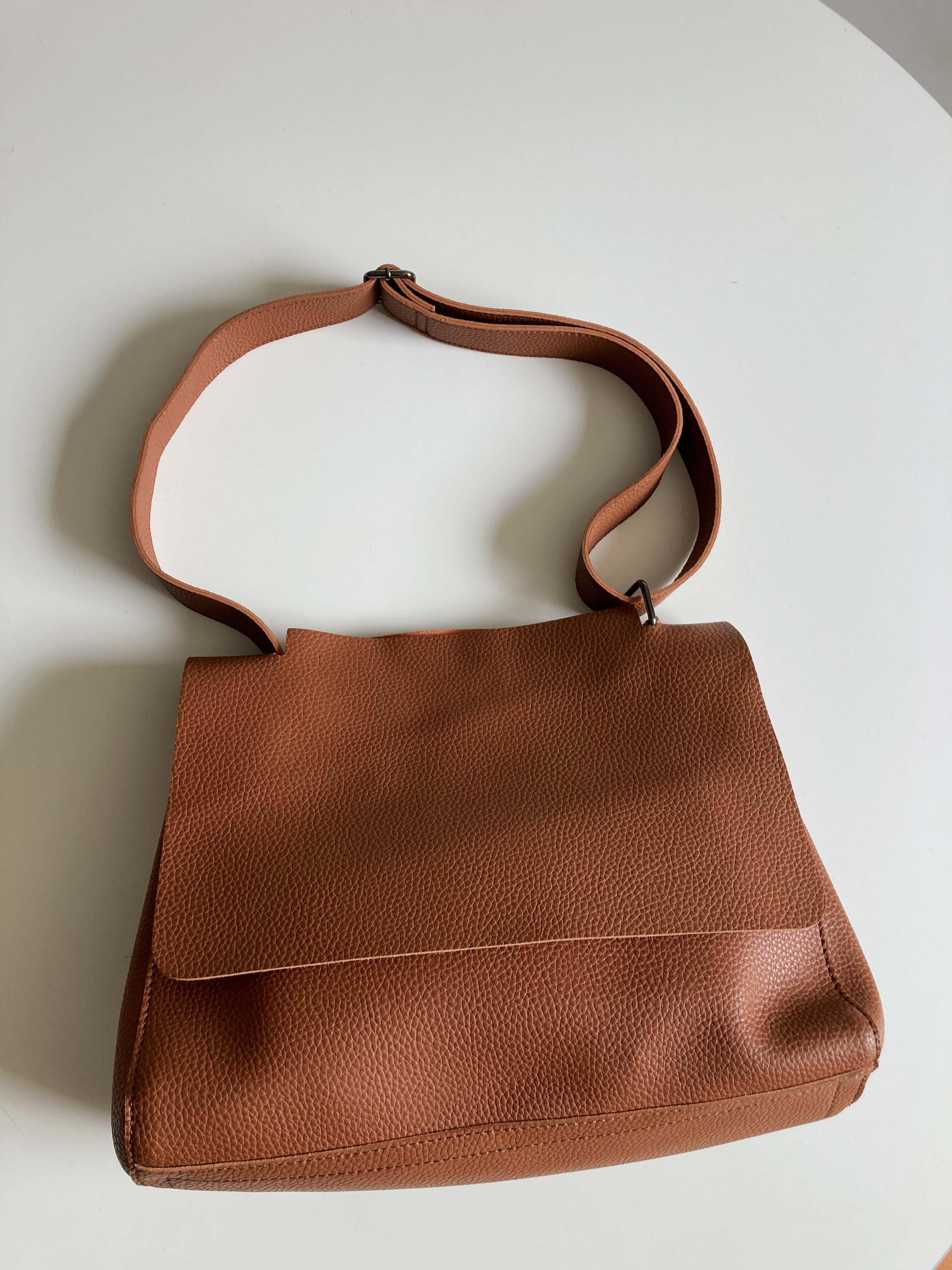 Ledertasche Handtasche braun basic minimalist Umhängetasche made in italy